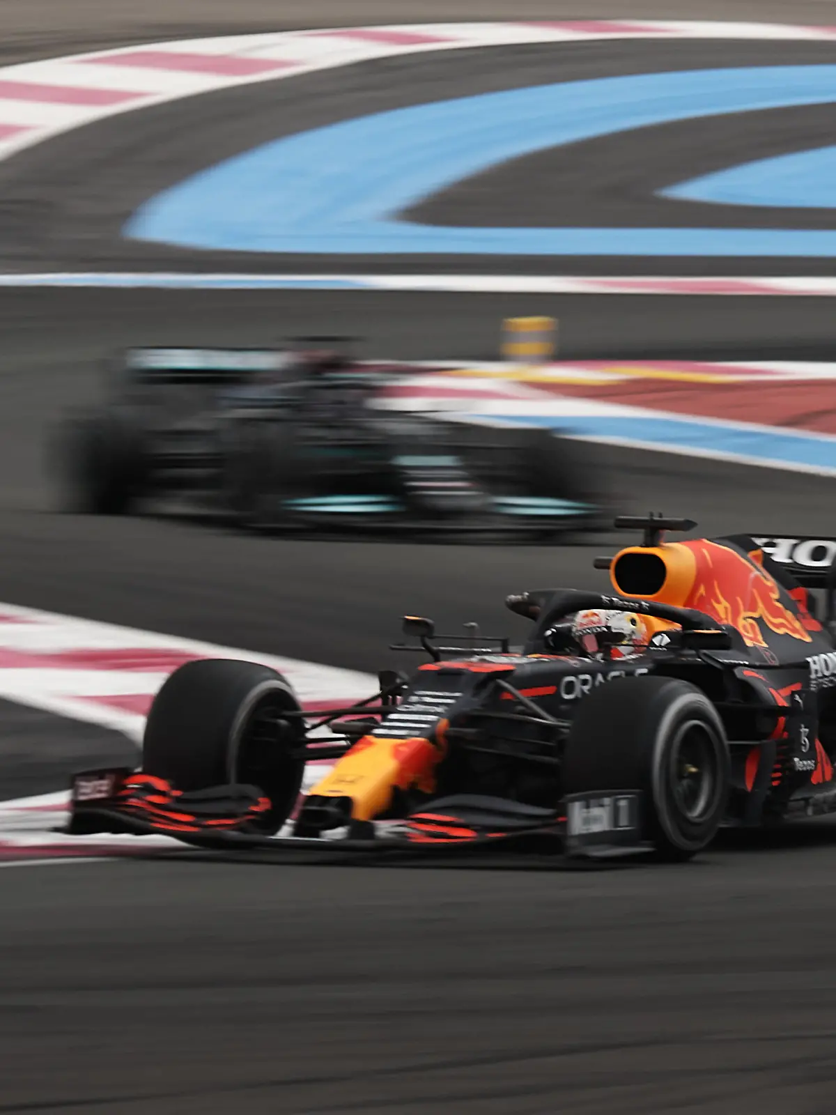 F1 Grand Prix of France Max Verstappen of Netherlands driving the 33 Red Bull Racing RB16B Honda and Lewis Hamilton of Great Britain driving the 44 Mercedes AMG Petronas F1 Team Mercedes W12 during the F1 Grand Prix of France at Circuit Paul Ricard on June 27, 2021 in Le Castellet, France. Le Castellet France breton-f1grandp210620_npEyt PUBLICATIONxNOTxINxFRA Copyright: xJosexBretonx 