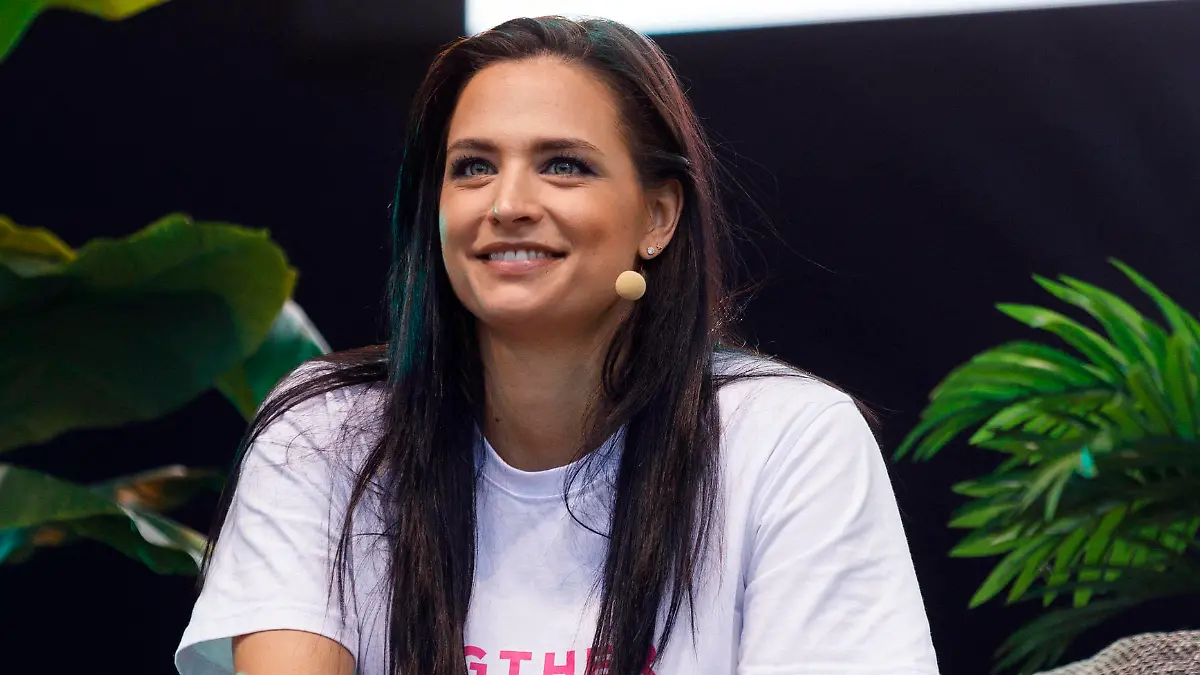  Amira Pocher mit dem Programm Die Pochers hier live im Kulturgarten in der Bonner Rheinaue. Das Bonn Live Kulturgarten Open Air Festival 2020 ist Europas erstes Open Air Festival unter Corona-Auflagen wegen der Covid-19 Pandemie. Bonn, 09.08.2020 *** Amira Pocher with the programme The Pochers here live in the Kulturgarten in the Rheinaue in Bonn The Bonn Live Kulturgarten Open Air Festival 2020 is Europes first open air festival under corona conditions due to the Covid 19 pandemic Bonn, 09 08 2020 Foto:xC.xHardtx/xFuturexImage