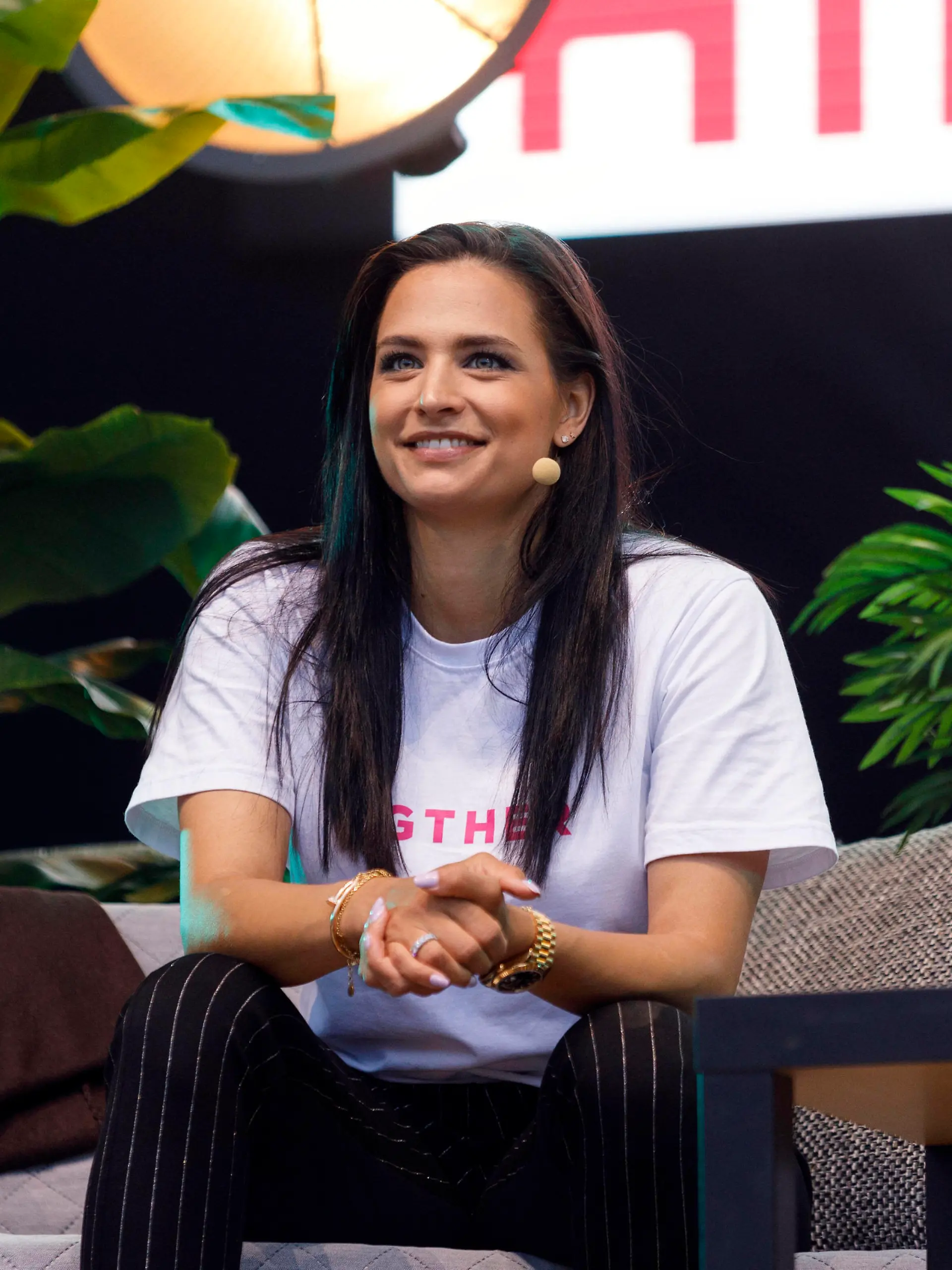  Amira Pocher mit dem Programm Die Pochers hier live im Kulturgarten in der Bonner Rheinaue. Das Bonn Live Kulturgarten Open Air Festival 2020 ist Europas erstes Open Air Festival unter Corona-Auflagen wegen der Covid-19 Pandemie. Bonn, 09.08.2020 *** Amira Pocher with the programme The Pochers here live in the Kulturgarten in the Rheinaue in Bonn The Bonn Live Kulturgarten Open Air Festival 2020 is Europes first open air festival under corona conditions due to the Covid 19 pandemic Bonn, 09 08 2020 Foto:xC.xHardtx/xFuturexImage