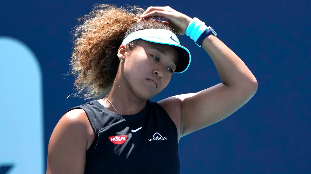 ARCHIV - 31.03.2021, USA, Miami Gardens: Tennis: Miami Open, Damen, Einzel, Viertelfinale, Osaka (Japan) - Sakkari (Griechenland). Nach ihrem Rückzug von den French Open erfährt Naomi Osaka Unterstützung und Anerkennung für ihren Schritt, ihren Kampf gegen Depressionen öffentlich zu machen. Foto: Lynne Sladky/AP/dpa +++ dpa-Bildfunk +++