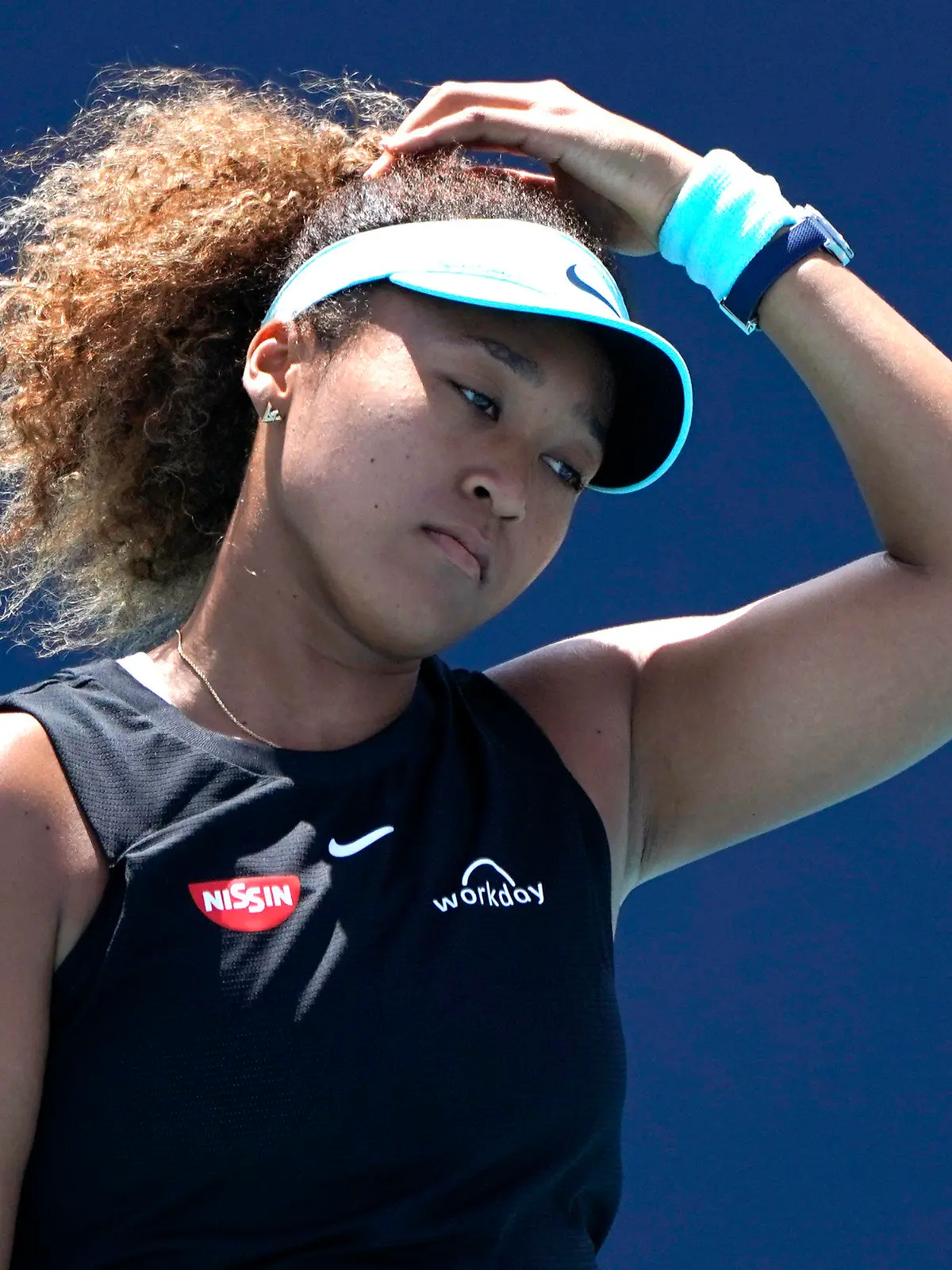 ARCHIV - 31.03.2021, USA, Miami Gardens: Tennis: Miami Open, Damen, Einzel, Viertelfinale, Osaka (Japan) - Sakkari (Griechenland). Nach ihrem Rückzug von den French Open erfährt Naomi Osaka Unterstützung und Anerkennung für ihren Schritt, ihren Kampf gegen Depressionen öffentlich zu machen. Foto: Lynne Sladky/AP/dpa +++ dpa-Bildfunk +++