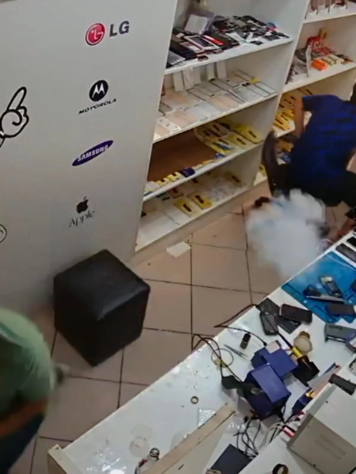 Bild zu: "Schock in Reparatur-Shop in Brasilien"