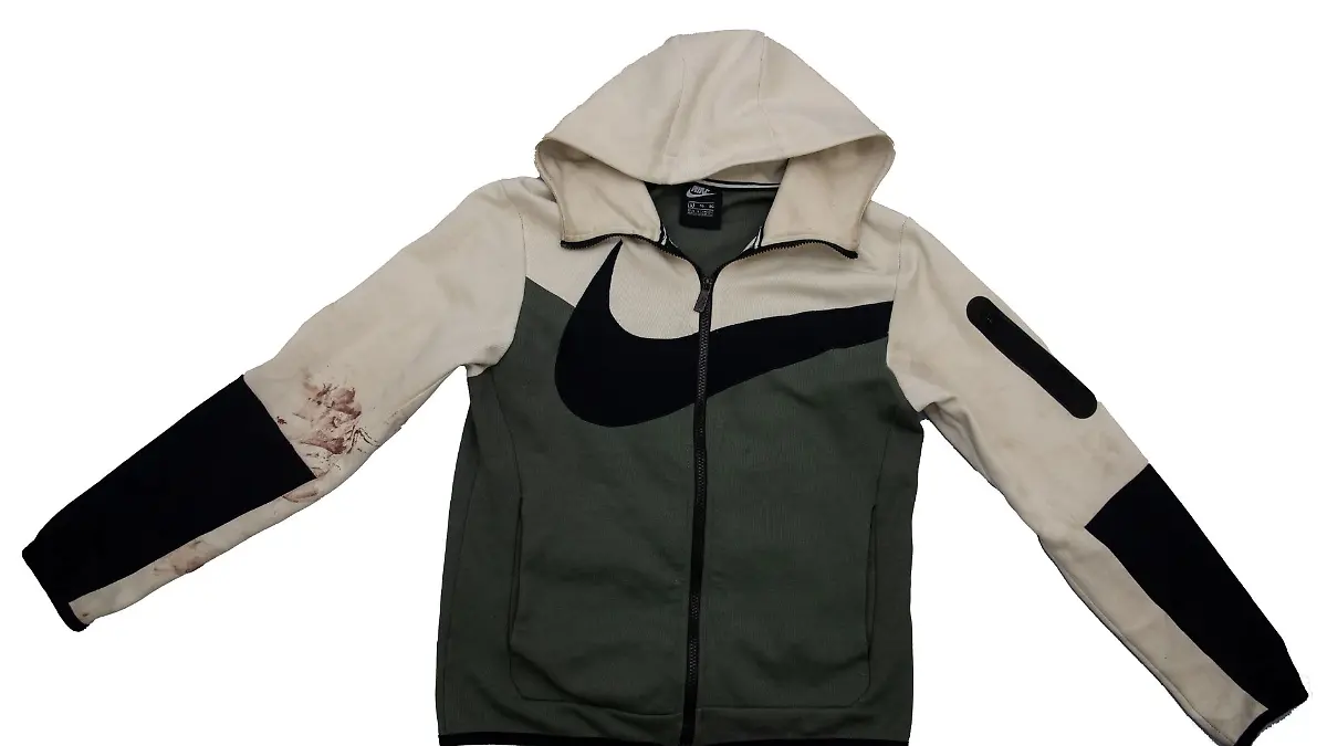 Führt diese weiß-grüne Jacke zu einem der Täter?