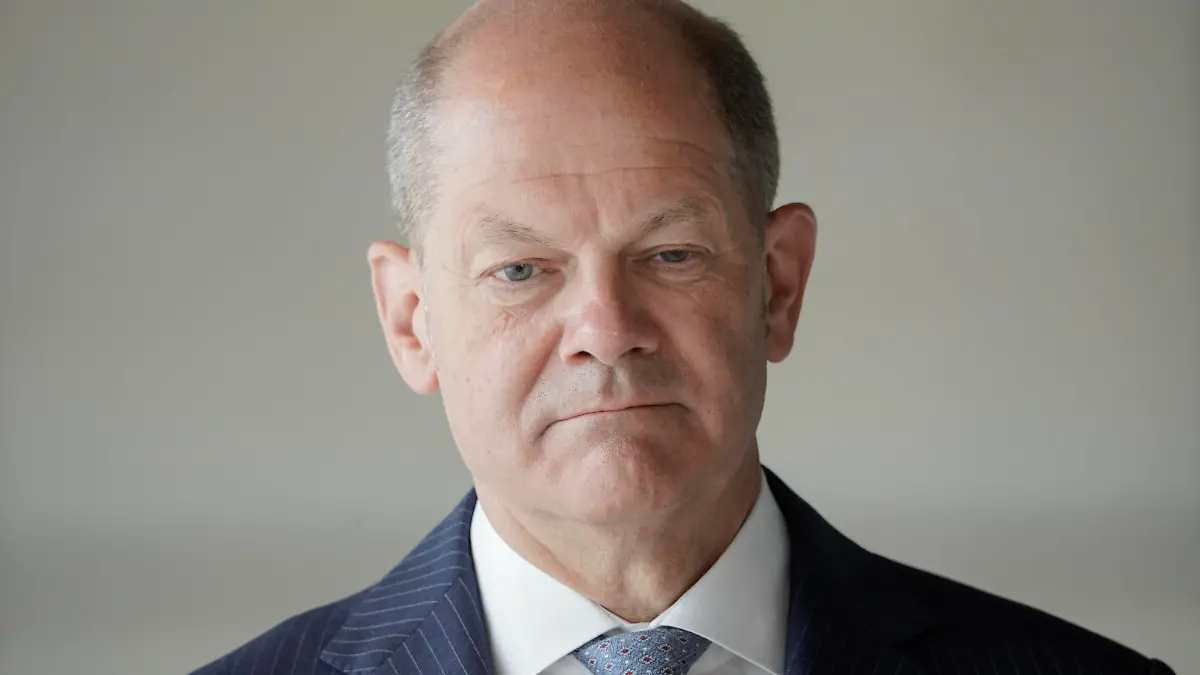 News Bilder des Tages Statement der Bundesfamilienministerin und des Bundesfinanzministers nach Bundestagsbefassung zum Corona-Aufholpaket, Ganztags-Betreuung im Grundschulalter nach FuePoG II Aktuell, 11.06.2021, Berlin, Pressestatement der Bundesfinanzministers Olaf Scholz nach Bundestagsbefassung zum Corona-Aufholpaket, Ganztags-Betreuung im Grundschulalter nach FuePoG II Berlin Berlin Deutschland *** Statement of the Federal Minister of Family Affairs and the Federal Minister of Finance after Bundestag referral to the Corona catch-up package, all-day care at primary school age according to FuePoG II Current, 11 06 2021, Berlin, Press statement of the Federal Minister of Finance Olaf Scholz after Bundestag referral to the Corona catch-up package, all-day car
