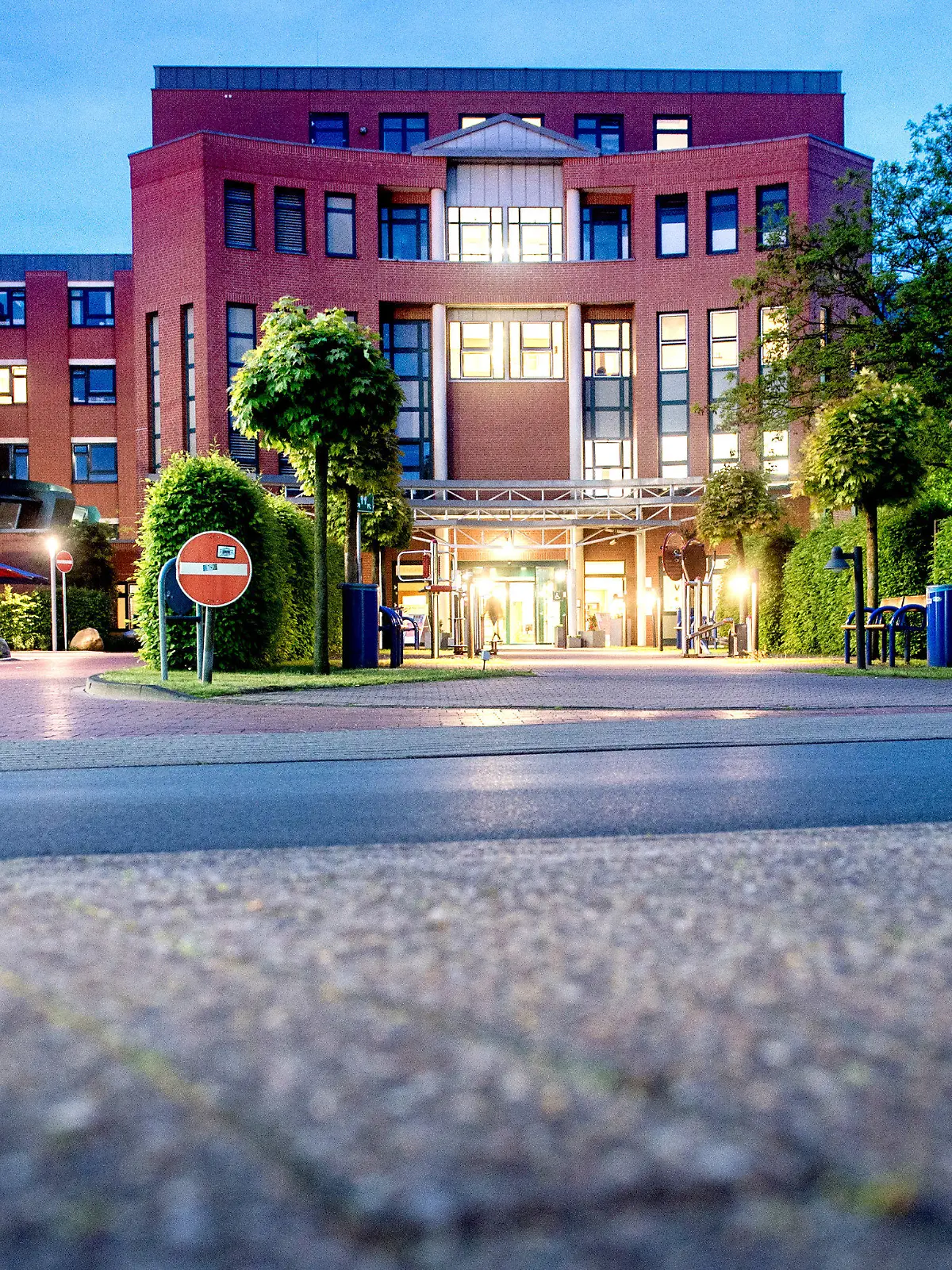 ARCHIV - 17.05.2019, Niedersachsen, Oldenburg: Blick auf das Klinikum Oldenburg im Stadtteil Kreyenbrück. (zu dpa: «Frühchen im Klinikum Oldenburg durch Keim in Milchnahrung gestorben») Foto: Hauke-Christian Dittrich/dpa +++ dpa-Bildfunk +++