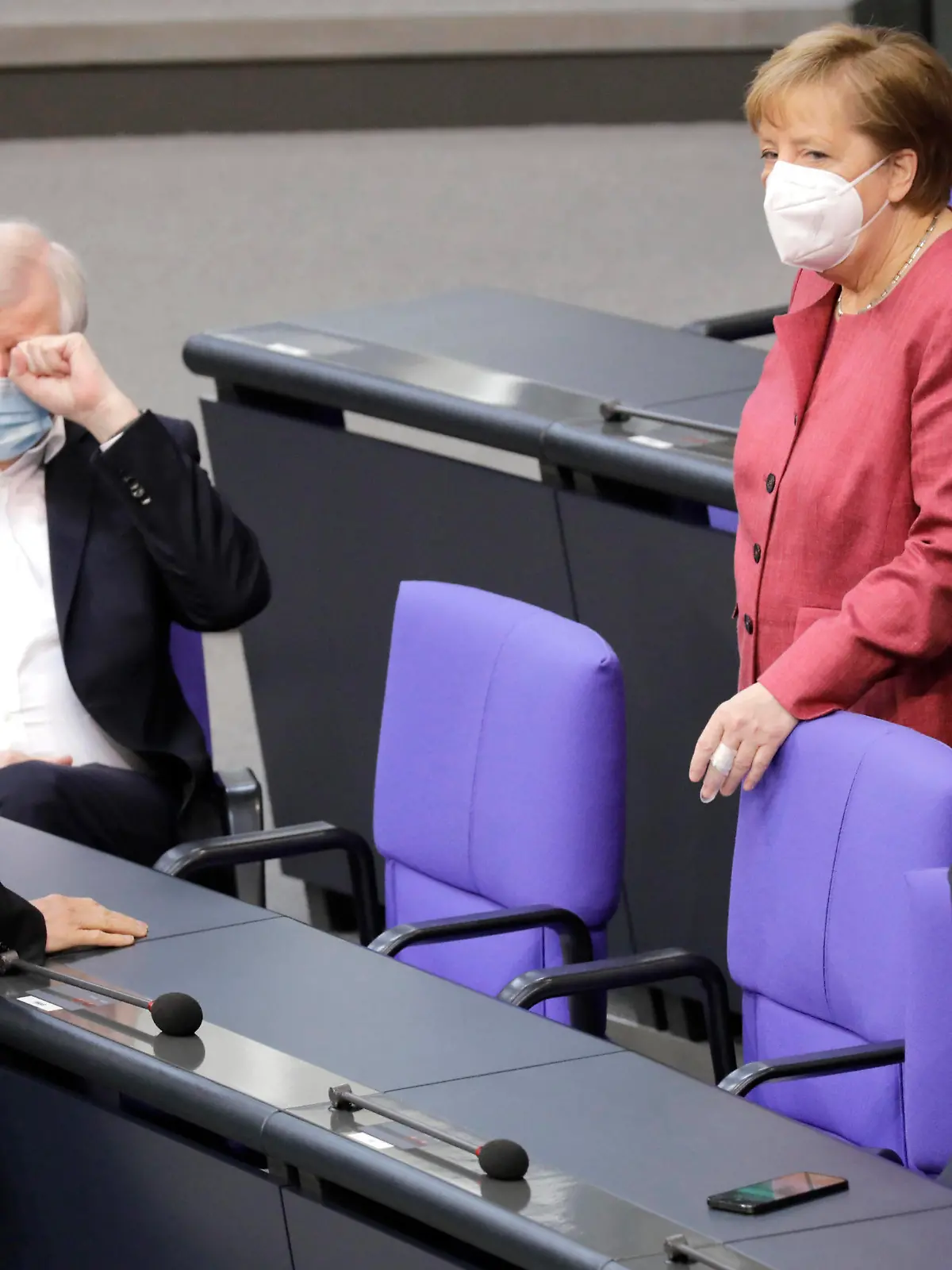  Karl Lauterbach, MdB, SPD, Horst Seehofer, Bundesminister des Innern, fuer Bau und Heimat, CSU, Angela Merkel, Bundeskanzlerin, CDU, Olaf Scholz, Bundesminister der Finanzen, SPD, Debatte zum Bevoelkerungsschutzgesetz im Deutschen Bundestag, 222. Bundestagssitzung, DEU, Berlin, 16.04.2021 *** Karl Lauterbach, Member of the Bundestag, SPD, Horst Seehofer, Federal Minister of the Interior, for Construction and Home Affairs, CSU, Angela Merkel, Federal Chancellor, CDU, Olaf Scholz, Federal Minister of Finance, SPD, Debate on the Population Protection Act in the German Bundestag, 222 Bundestag session, DEU, Berlin, 16 04 2021