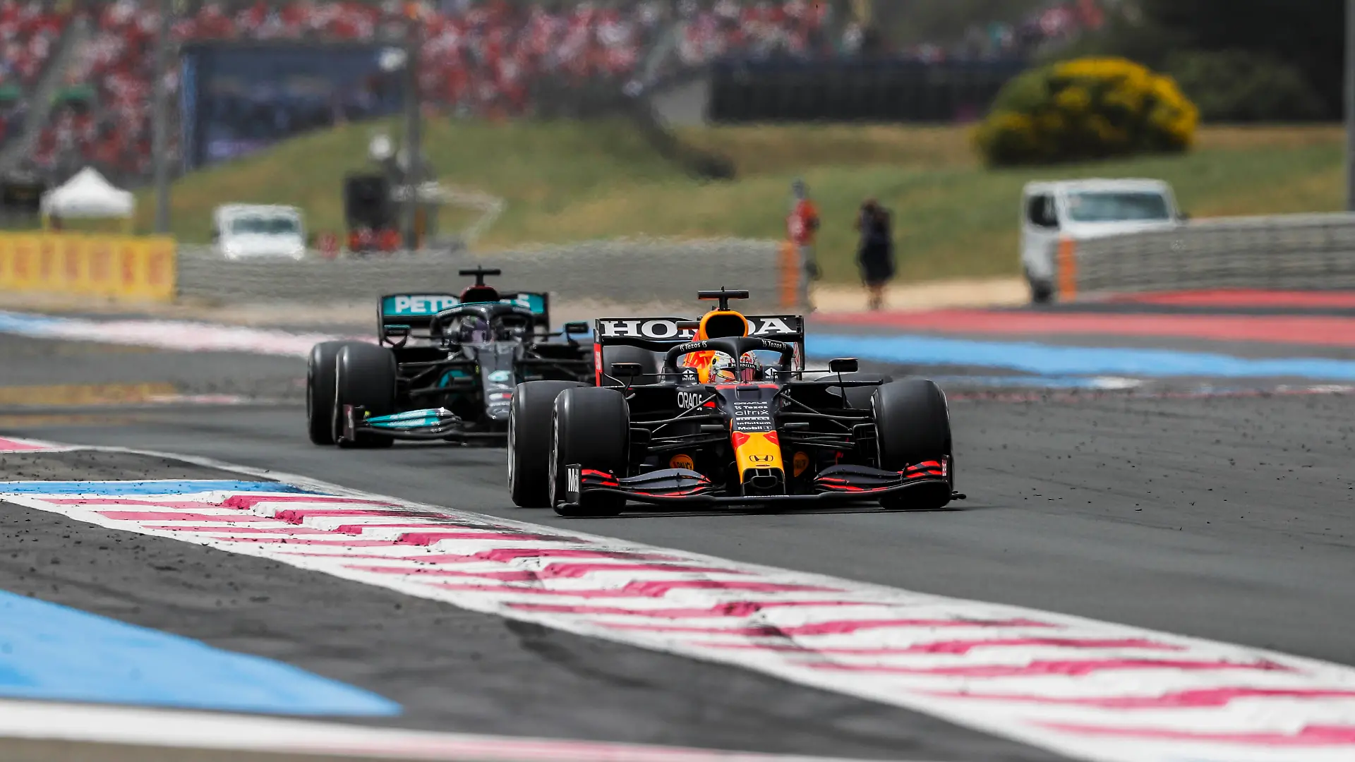 Formula 1 2021: French GP CIRCUIT PAUL RICARD, FRANCE - JUNE 20: Max Verstappen, Red Bull Racing RB16B, leads Sir Lewis Hamilton, Mercedes W12 during the French GP at Circuit Paul Ricard on Sunday June 20, 2021 in Le Castellet, France. Photo by Charles Coates / LAT Images Images PUBLICATIONxINxGERxSUIxAUTxHUNxONLY GP2107_123918_N3I0246 