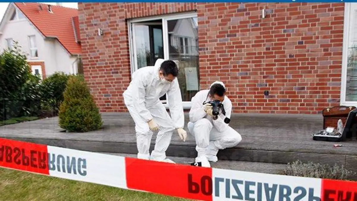 Polizeibeamte aus Lippe mussten einen Mann überwältigen. Dieser verschanzte sich zuvor in einer Wohnung mit seinen Kindern und legte ein Feuer. (Symbolbild)