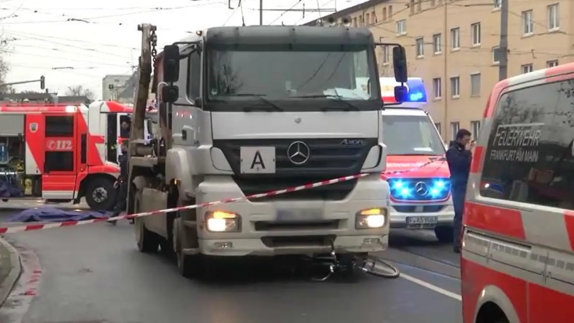 Radfahrer in FRankfurt getötet: Der LKW-Fahrer hatte laut Gutachter den AUßenspiegel falsch justiert.