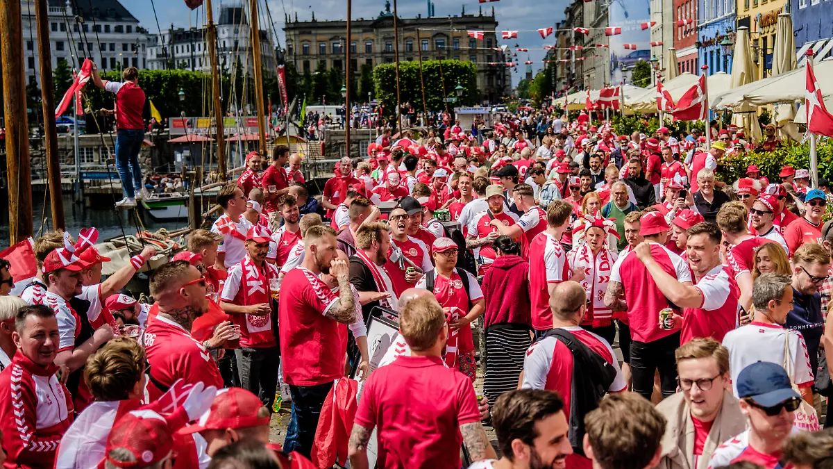 Danish football fans in Copenhagen Copenhagen, Denmark. 12th, June 2021. Danish football fans dressed with fan gear in red and white warm up for the UEFA EURO, EM, Europameisterschaft,Fussball 2020 match between Denmark and Finland in Copenhagen. NB: The pictures are taken BEFORE the incident with Christian Eriksen. Copenhagen Denmark PUBLICATIONxNOTxINxDENxNOR Copyright: xGonzalesxPhoto/RobertxHendelx