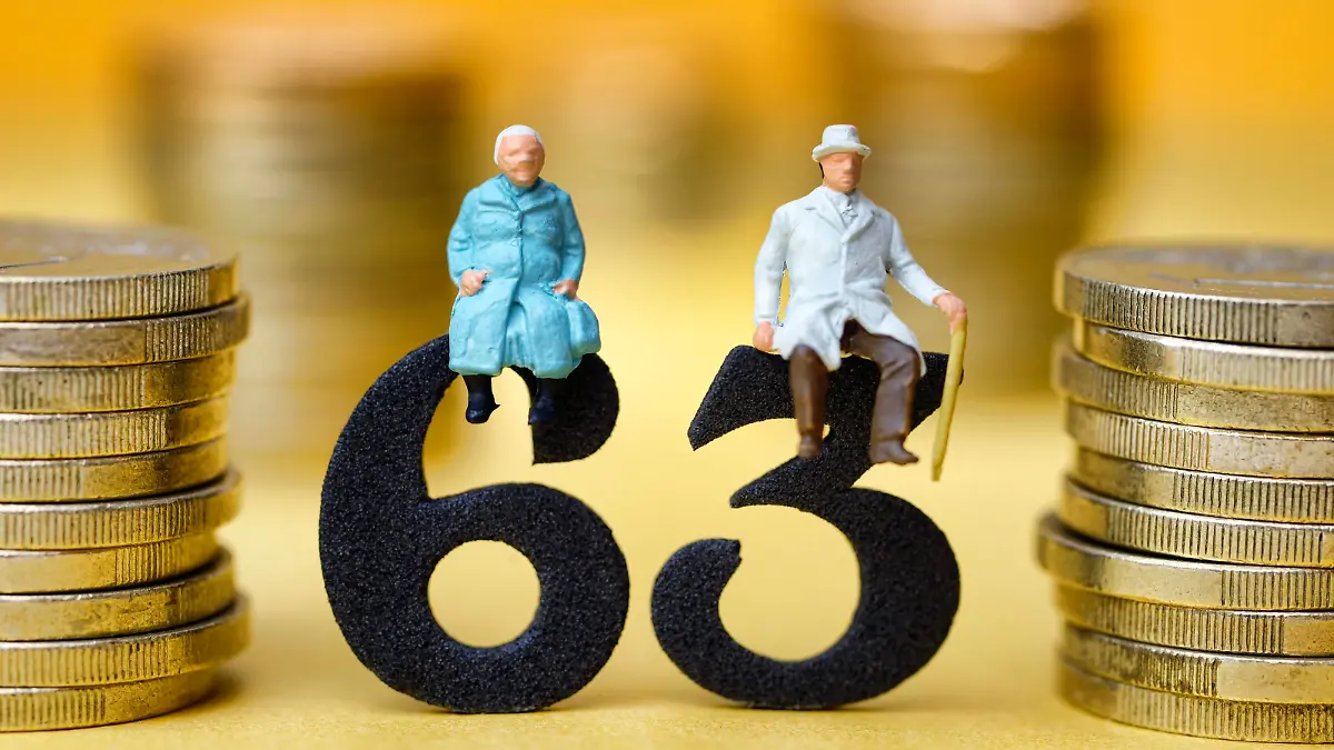 Seniorenpaar auf der Zahl 63, Symbolfoto Rente mit 63 Jahren