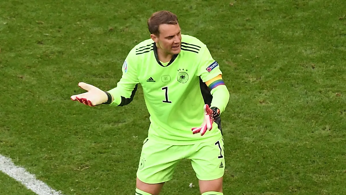 19.06.2021, xjhx, Fussball Europameisterschaft 2020 Gruppe F, Deutschland - Portugal emspor, v.l. Manuel Neuer Deutsche Fussball Nationalmannschaft DFB gestikuliert, gibt Anweisungen gesticulate giving instructions enttaeuscht traurig frustriert dissapointed Muenchen *** 19 06 2021, xjhx, european football championship 2020 group F, germany portugal emspor, v l Manuel Neuer German national football team DFB gesticulate giving instructions disappointed sad frustrated dissapointed Munich 