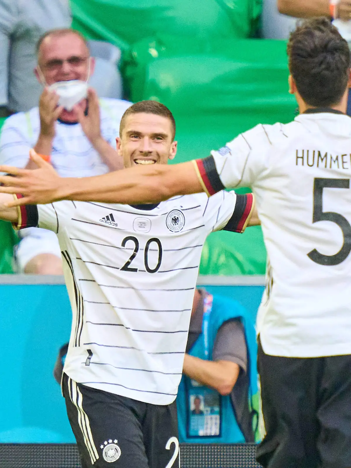 Robin Gosens, DFB 20 scores, shoots goal , Tor, Treffer, Kopfballtor, Kopfballtreffer, 1-4, celebrates his goal, happy, laugh, celebration, in the Group F match PORTUGAL - GERMANY at the football UEFA European Championships 2020 in Season 2020/2021 on June 19, 2021 in Munich, Germany. 