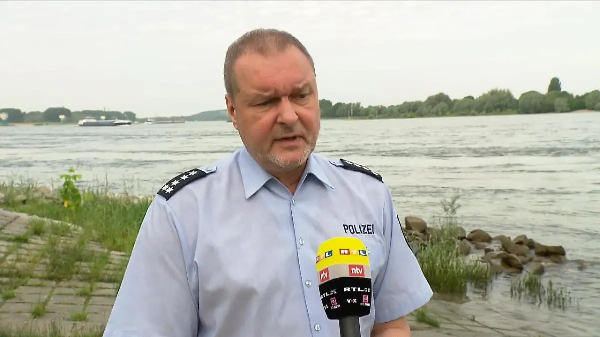 "Schwimmen im Rhein ist wie Fußballspielen auf der Autobahn" Polizei warnt vor Leichtsinn