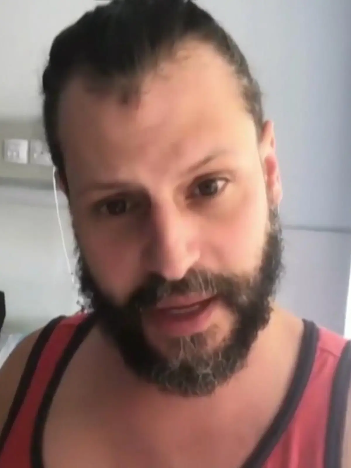 Bild zu: "Manuel Cortez meldet sich nach seiner Entlassung"