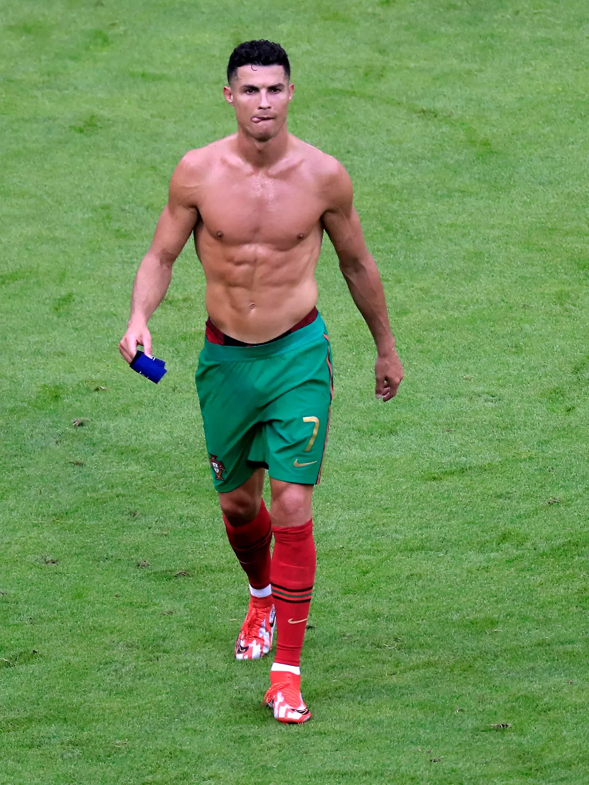 RONALDO Cristiano Team Portugal nach dem Spiel UEFA Fussball Europameisterschaften 2020 Vorrunden Spiel Portugal - Deutschland 2 : 4 am 19.Juni 2021 in Muenchen DFL REGULATIONS PROHIBIT ANY USE OF PHOTOGRAPHS as IMAGE SEQUENCES and/or QUASI-VIDEO *** RONALDO Cristiano Team Portugal after the match UEFA European Football Championships 2020 preliminary round match Portugal Germany 2 4 on 19 June 2021 in Munich DFL REGULATIONS PROHIBIT ANY USE OF PHOTOGRAPHS as IMAGE SEQUENCES and or QUASI VIDEO 
