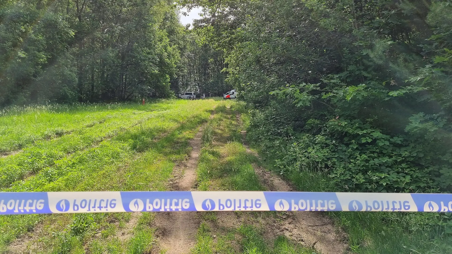 Police pictured near the spot where the body of Jurgen C. was found, in the Dilserbos, a forest area of Nationaal Park Hoge Kempen in Dilsen-Stokkem, Limburg province, Sunday 20 June 2021. The body of fugitive soldier, Jurgen Conings, was found Today by accident by the mayor of Maaseik while he was out cycling in the Dilserbos. 46-year old Conings went missing a month ago after he made threats against virologist Van Ranst, the army chief of command and the government. A massive manhunt was started on 18 May in a large area of the Park by Belgian police and army, accompanied by armed forces from Germany and the Netherlands. PUBLICATIONxINxGERxSUIxAUTxONLY NICOLASxMAETERLINCK 3013051