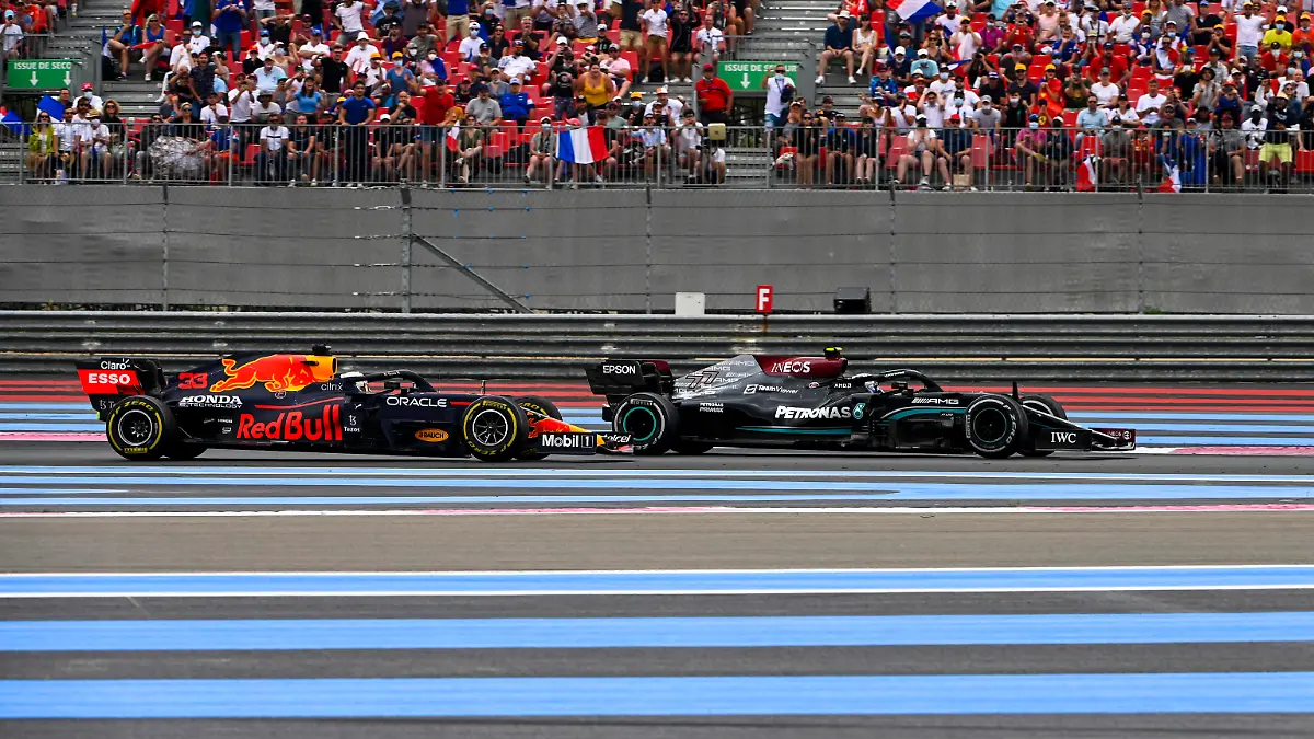 Formula 1 2021: French GP CIRCUIT PAUL RICARD, FRANCE - JUNE 20: Valtteri Bottas, Mercedes W12 and Max Verstappen, Red Bull Racing RB16B battle during the French GP at Circuit Paul Ricard on Sunday June 20, 2021 in Le Castellet, France. Photo by Mark Sutton / Sutton Images Images PUBLICATIONxINxGERxSUIxAUTxHUNxONLY GP2107_141452_MS21477 