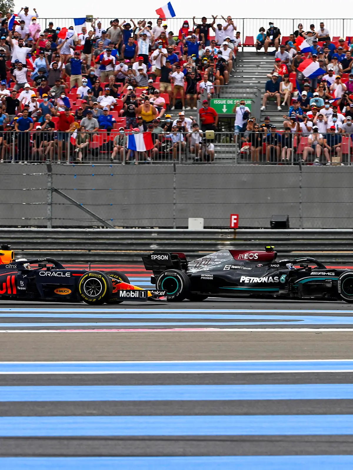 Formula 1 2021: French GP CIRCUIT PAUL RICARD, FRANCE - JUNE 20: Valtteri Bottas, Mercedes W12 and Max Verstappen, Red Bull Racing RB16B battle during the French GP at Circuit Paul Ricard on Sunday June 20, 2021 in Le Castellet, France. Photo by Mark Sutton / Sutton Images Images PUBLICATIONxINxGERxSUIxAUTxHUNxONLY GP2107_141452_MS21477 