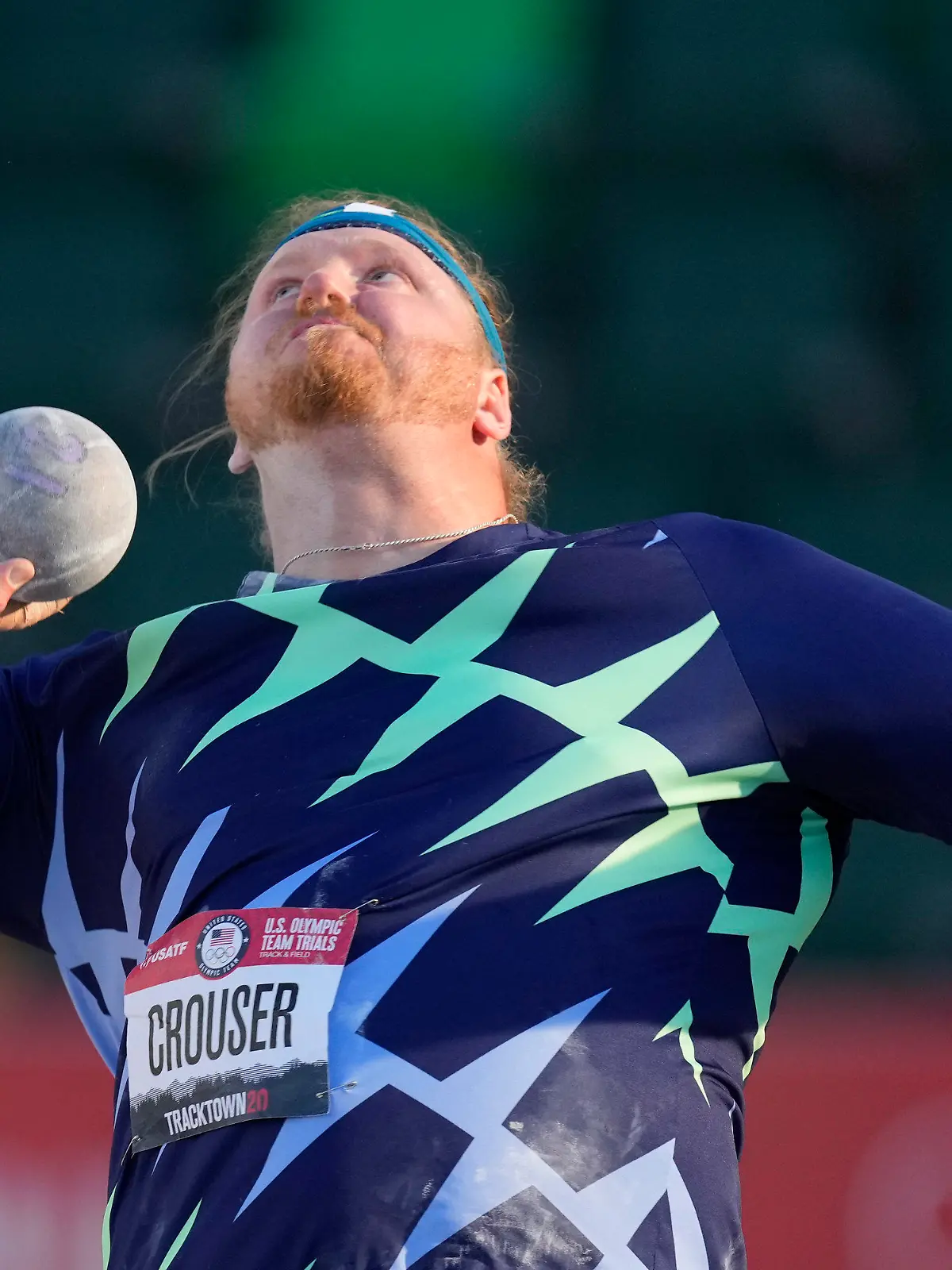 19.06.2021, USA, Eugene: Ryan Crouser, amerikanischer Leichtathlet, in Aktion. Der Amerikaner stellt einen Weltrekord im Kugelstoßen auf Foto: Charlie Riedel/AP/dpa +++ dpa-Bildfunk +++