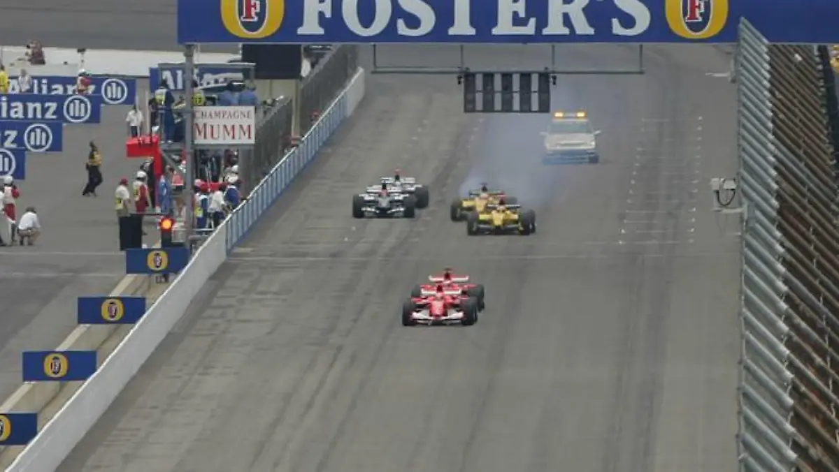 19.06.2005 Indianapolis, USA, Michael Schumacher, GER, Scuderia Ferrari Marlboro, F2005, Action, Track leads The Start of the race - June, Formula 1 World Championship, Rd 9, American Grand Prix, Indianapolis, USA, Race - www.xpb.cc, EMail: info@xpb.cc - copy of publication required for printed pictures. Every used picture is fee-liable. © Copyright: xpb.cc