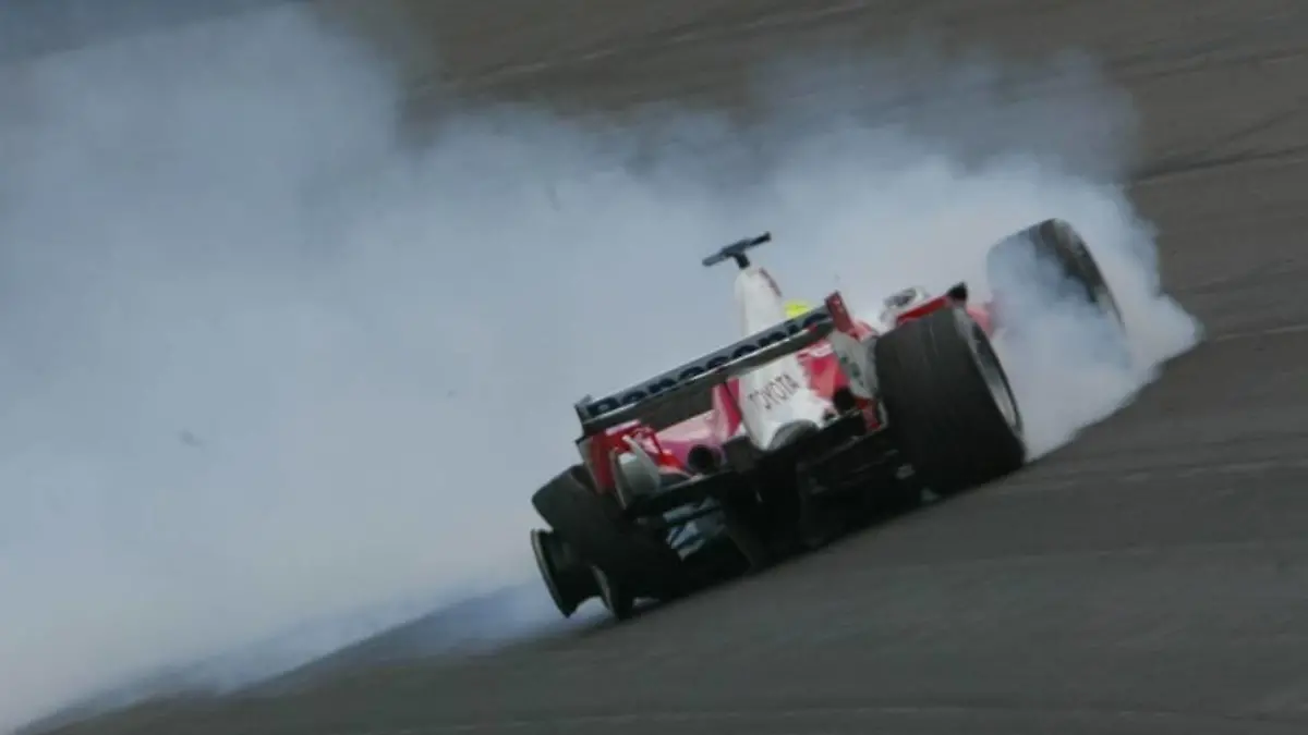 17.06.2005 Indianapolis, USA,
Ralf Schumacher, GER, Panasonic Toyota Racing, TF105, Action, Track crashed at the last corner - June, Formula 1 World Championship, Rd 9, American Grand Prix, Indianapolis, USA, Practice - www.xpb.cc, EMail: info@xpb.cc - copy of publication required for printed pictures. Every used picture is fee-liable. © Copyright: Photo4 / xpb.cc - LEGAL NOTICE: THIS PICTURE IS NOT FOR ITALY AND GREECE PRINT USE, KEINE PRINT BILDNUTZUNG IN ITALIEN UND GRIECHENLAND!