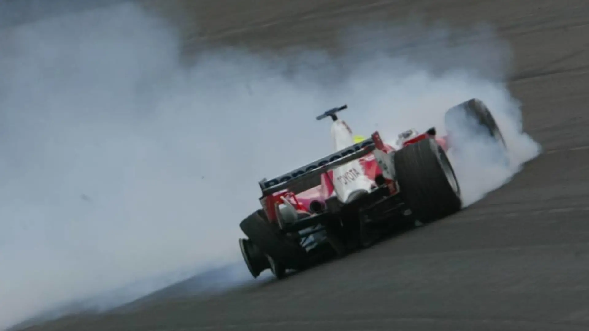 17.06.2005 Indianapolis, USA,
Ralf Schumacher, GER, Panasonic Toyota Racing, TF105, Action, Track crashed at the last corner - June, Formula 1 World Championship, Rd 9, American Grand Prix, Indianapolis, USA, Practice - www.xpb.cc, EMail: info@xpb.cc - copy of publication required for printed pictures. Every used picture is fee-liable. © Copyright: Photo4 / xpb.cc - LEGAL NOTICE: THIS PICTURE IS NOT FOR ITALY AND GREECE PRINT USE, KEINE PRINT BILDNUTZUNG IN ITALIEN UND GRIECHENLAND!