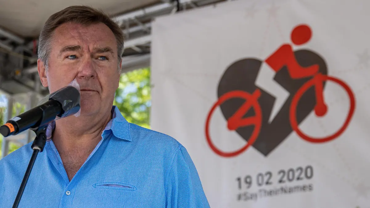  19.06.2021, xpsx, Lokal Hanau Sternfahrt zum Gedenken an die Hanauer Anschlagsopfer v.l. Fahrrad Anschlag Hanau Opfer, Radfahren, 19.02.2020, say their names Oberbürgermeister Claus Kaminsky, Hanau Hessen Deutschland DEU *** 19 06 2021, xpsx, local Hanau rally in memory of Hanau attack victims v l bicycle attack Hanau victims, cycling, 19 02 2020, say their names Lord Mayor Claus Kaminsky, Hanau Hesse Germany DEU