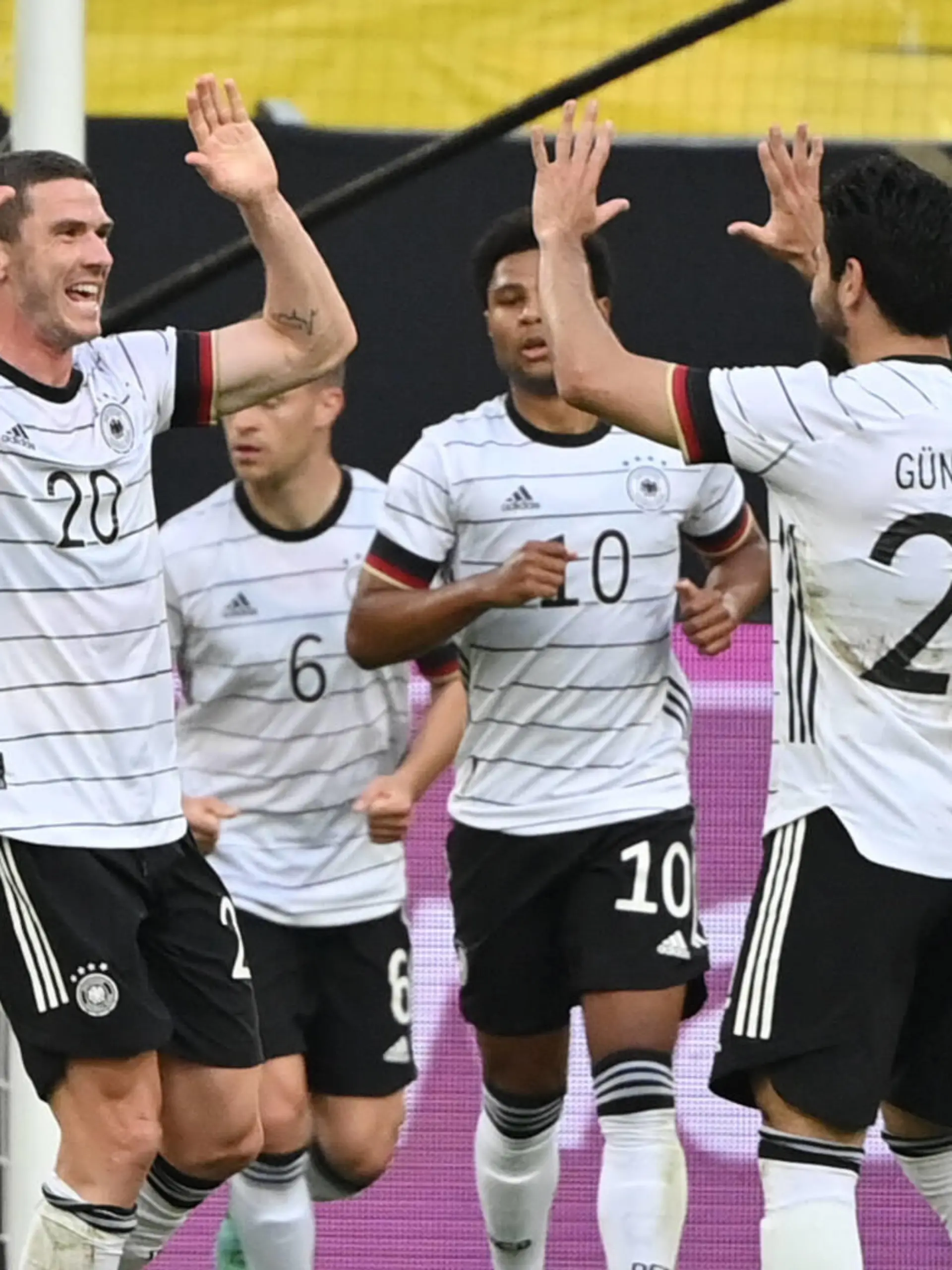 Jubel v.li., Robin Gosens Deutschland, Serge Gnabry Deutschland, Ilkay Gündogan Deutschland 07.06.2021, Fussball GER, Länderspiel, Deutschland - Lettland Foto: Maik Hölter/TEAM2sportphoto ***DFB regulations prohibit any use of photographs as image sequences and/or quasi-video.*** Duesseldorf Merkur Spiel Arena Nordrhein Westfalen Deutschland *** Cheers from left , Robin Gosens Germany , Serge Gnabry Germany , Ilkay Gündogan Germany 07 06 2021, Football GER, International match, Germany Latvia Photo Maik Hölter TEAM2sportphoto DFB regulations prohibit any use of photographs as image sequences and or quasi video Duesseldorf Merkur Spiel Arena Nordrhein Westfalen Germany Team2 