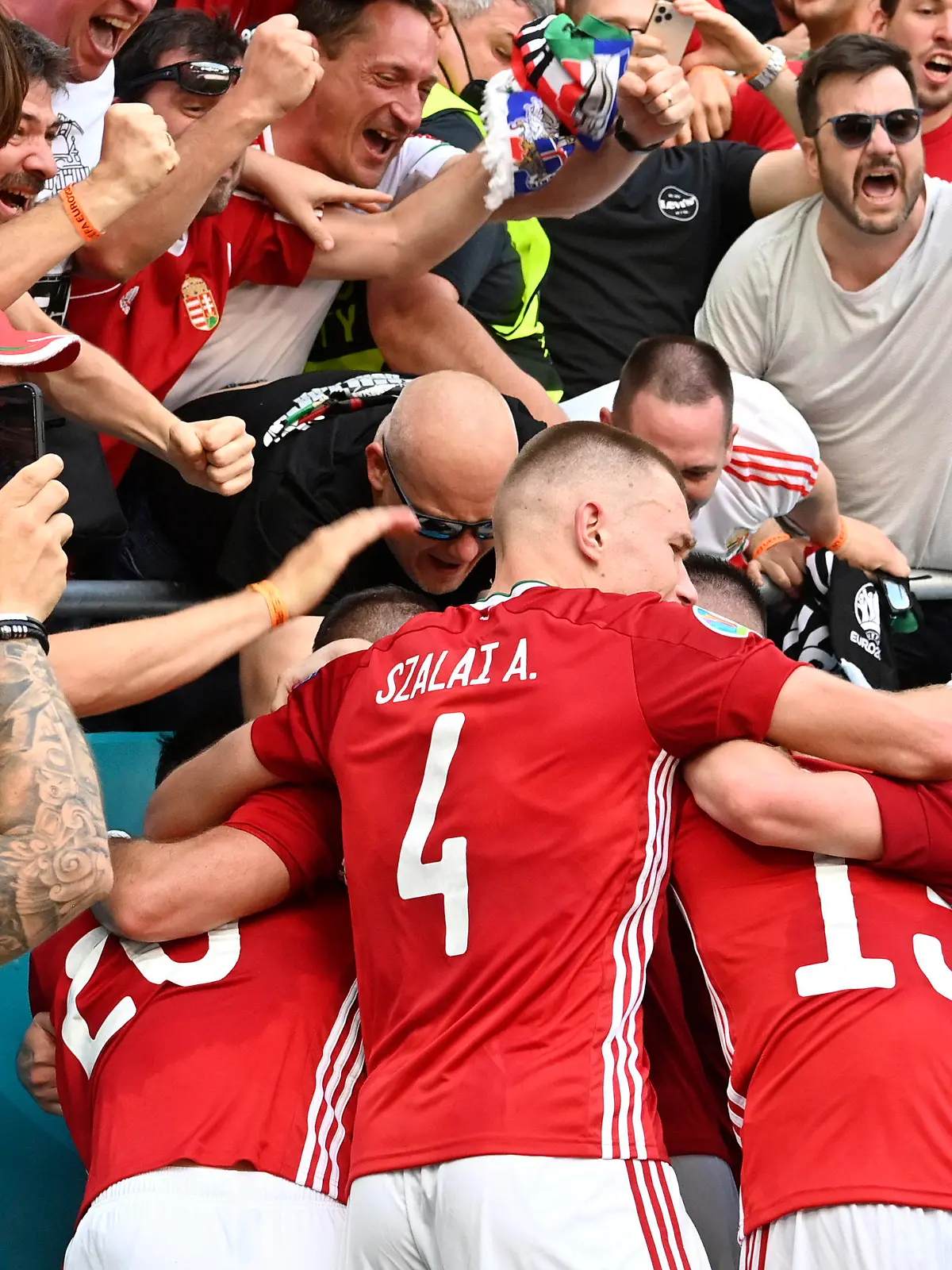 19.06.2021, Ungarn, Budapest: Fußball: EM, Ungarn - Frankreich, Vorrunde, Gruppe F, 2. Spieltag in der Puskas-Arena: Ungarns Spieler bejubeln das Tor zum 1:0. Foto: Tibor Illyes/EPA Pool/dpa +++ dpa-Bildfunk +++