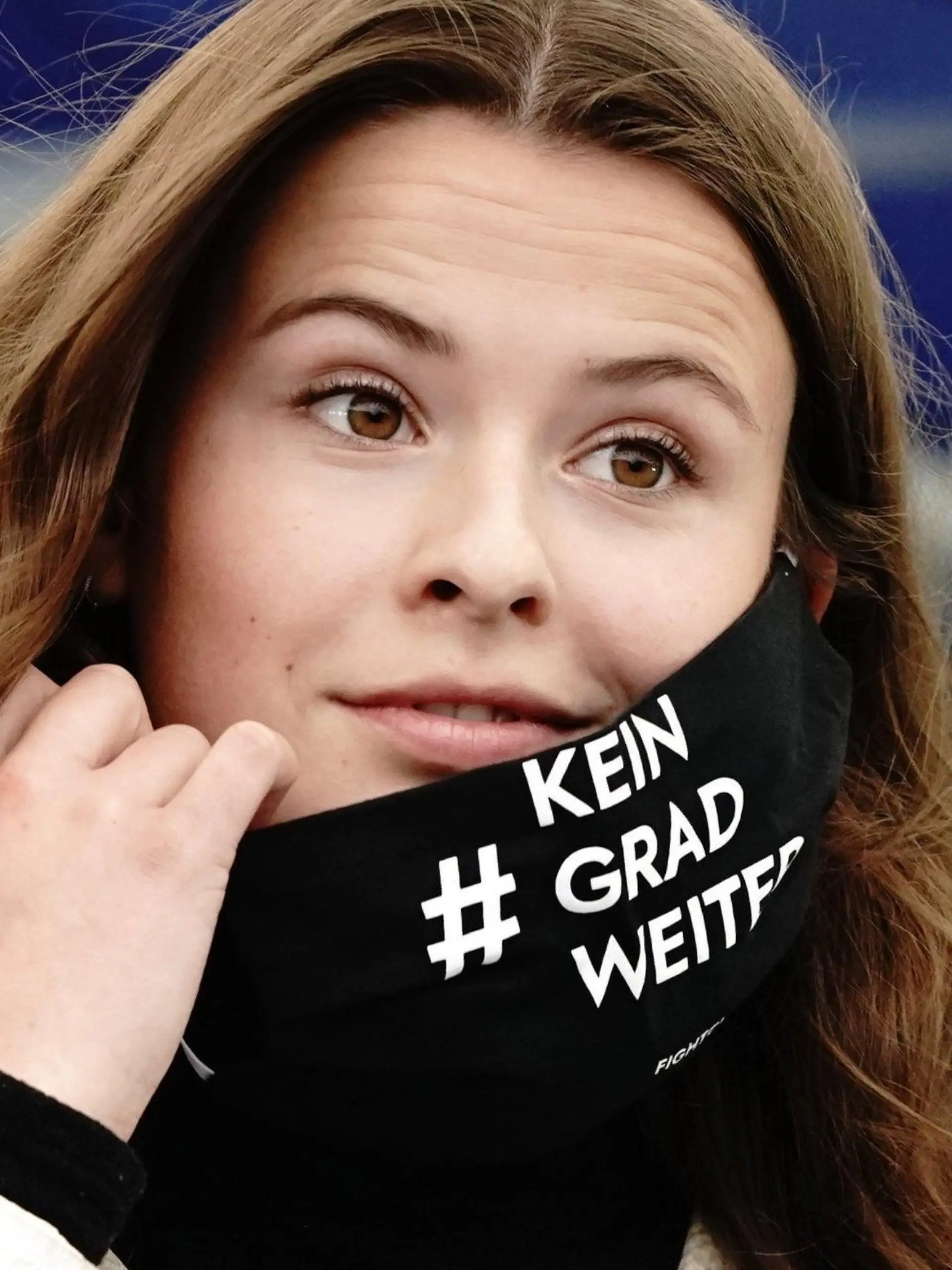 ARCHIV - 25.09.2020, Berlin: Die Fridays-for-Future-Aktivistin Luisa Neubauer spricht bei einer Demonstration im Rahmen eines internationalen Klimaprotesttages für mehr Tempo im Kampf gegen die Klimakrise. (zu dpa "Aktivistin Neubauer wirft Parteien «verlogene Klimadebatte» vor") Foto: Kay Nietfeld/dpa +++ dpa-Bildfunk +++