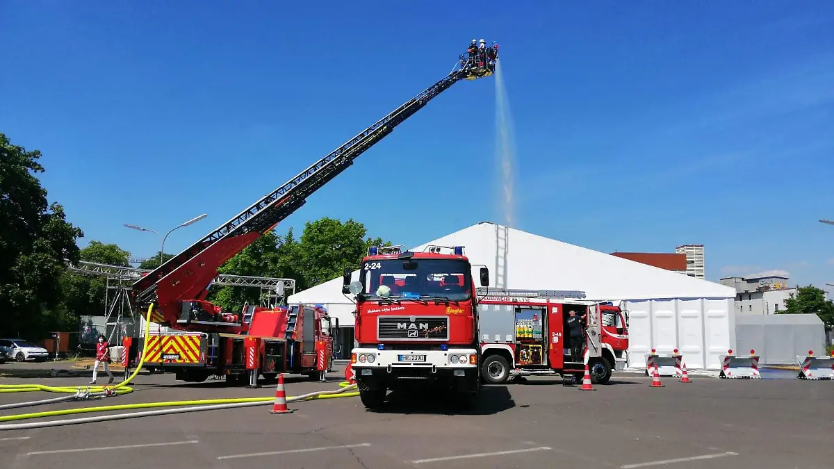 Freiwillige Feuerwehr kühlt Impfzentrum