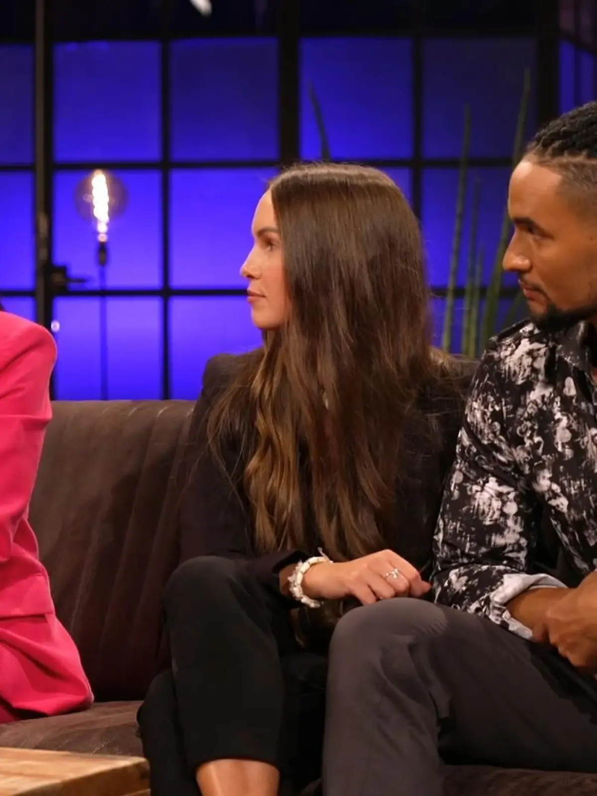 Angelina hat vor der Wiedersehensshow von Lisas und Davids Beziehung erfahren.