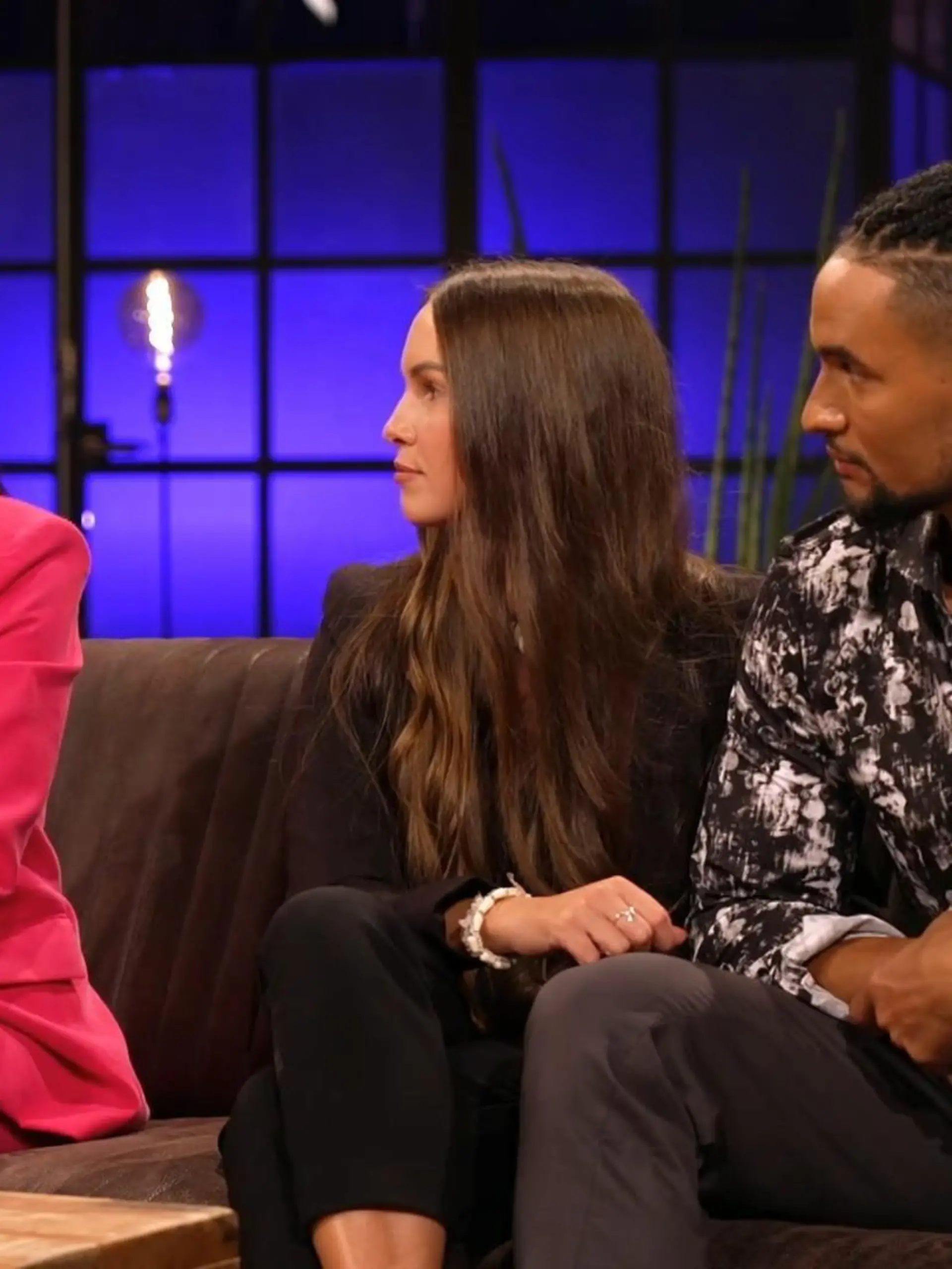 Angelina hat vor der Wiedersehensshow von Lisas und Davids Beziehung erfahren.