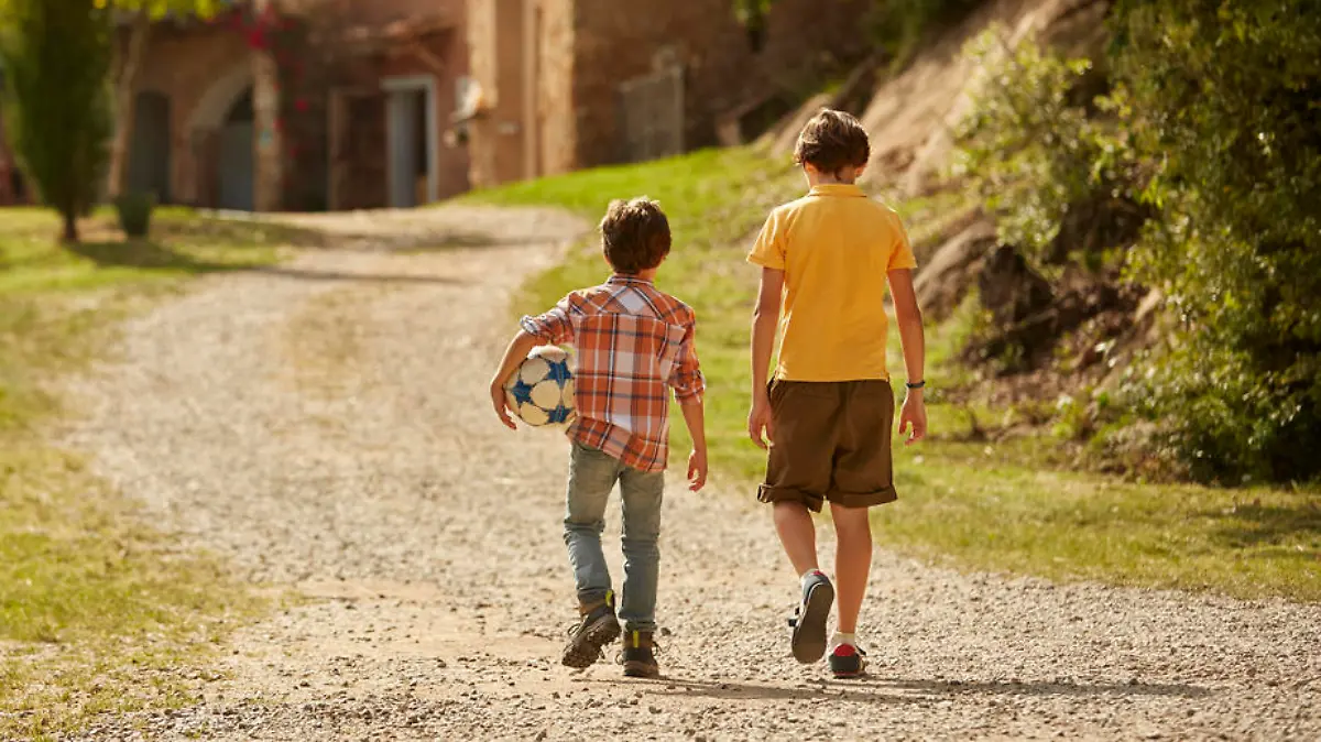 Ein zehnjähriger Junge brachte ein vermisstes Kind nach Hause.