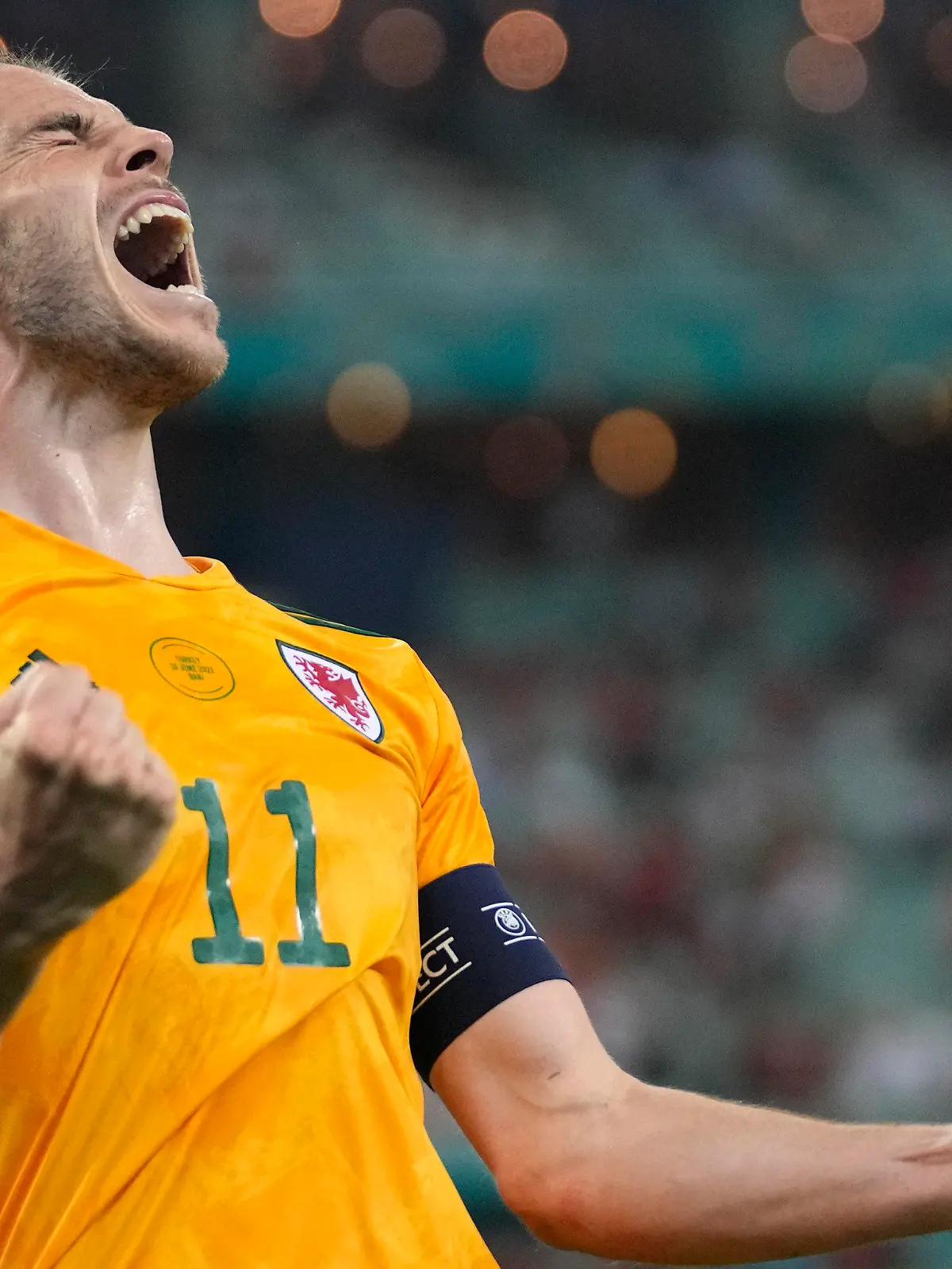 16.06.2021, Aserbaidschan, Baku: Fußball: EM,  Türkei - Wales, Vorrunde, Gruppe A, 2. Spieltag im Olympiastadion in Baku. Gareth Bale aus Wales freut sich über das 0:2 für seine Mannschaft. Foto: Darko Vojinovic/AP Pool/dpa +++ dpa-Bildfunk +++