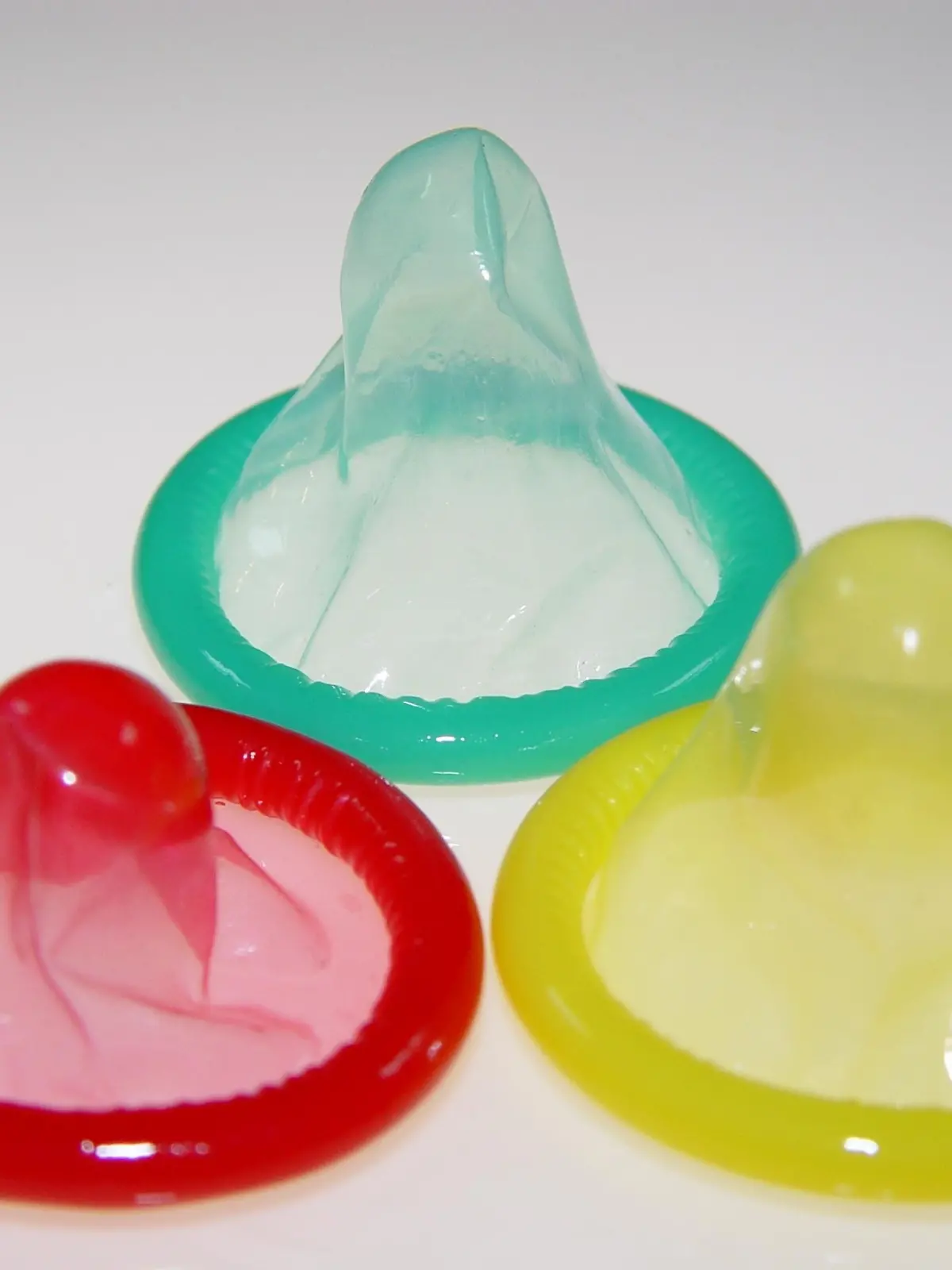 Praeservative, Pearl-Index um 3, mechanisches Mittel zur Kontrazeption aus duennem Latex (Kautschuk), Kontrazeptivum. Ein Kondom wird beim Geschlechtsverkehr ueber den errregierten Penis gestreift. Ein Praeservativ bietet einen gewissen Schutz gegen die Uebertragung von Geschlechtskrankheiten / Pearl index around 3, mechanical means to the contraception  from thin Latex (india rubber), contraception . A condom is touched with the sexual intercourse over the errregierten Penis. A condom offers a certain pro | Verwendung weltweit, Keine Weitergabe an Wiederverkäufer.