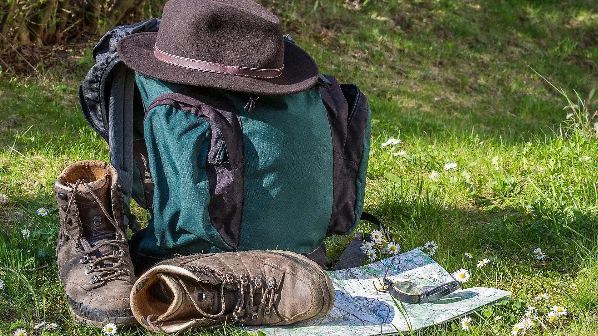 Wandern ohne jegliche Kleidung? Im Norden gibt es sogar extra Nacktwanderwege für den hüllenlosen Sport.