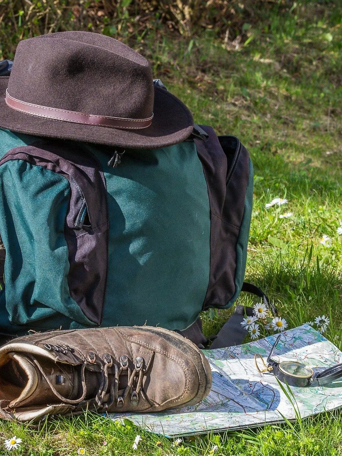 Wandern ohne jegliche Kleidung? Im Norden gibt es sogar extra Nacktwanderwege für den hüllenlosen Sport.