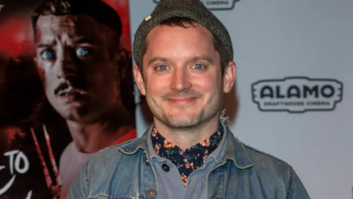 Elijah Wood und Julia Davis treten dem Cast des 'Atomic Hero'-Reboots bei