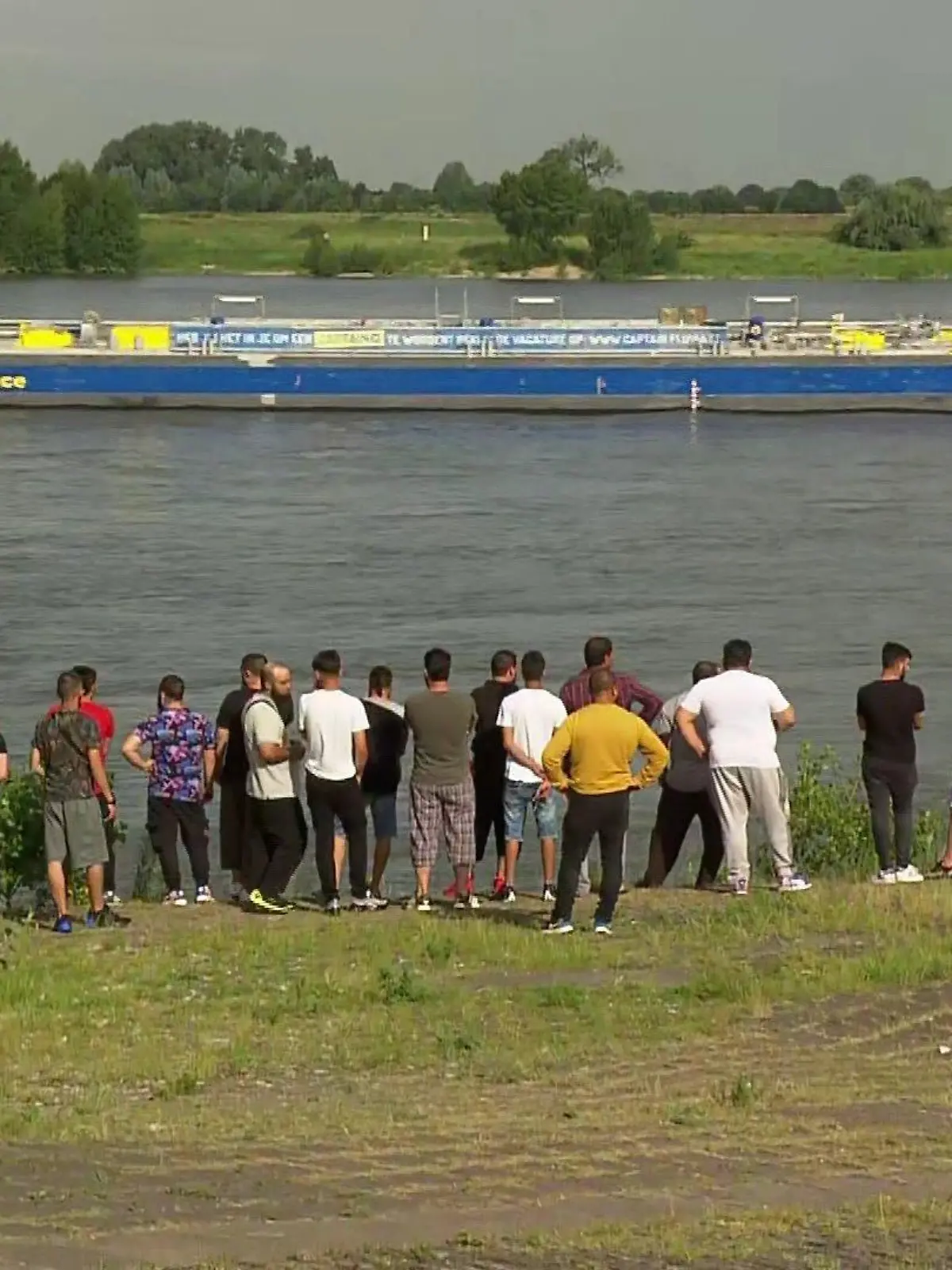 Angehörige der verunglückten Mädchen hoffen auf ein Wunder.