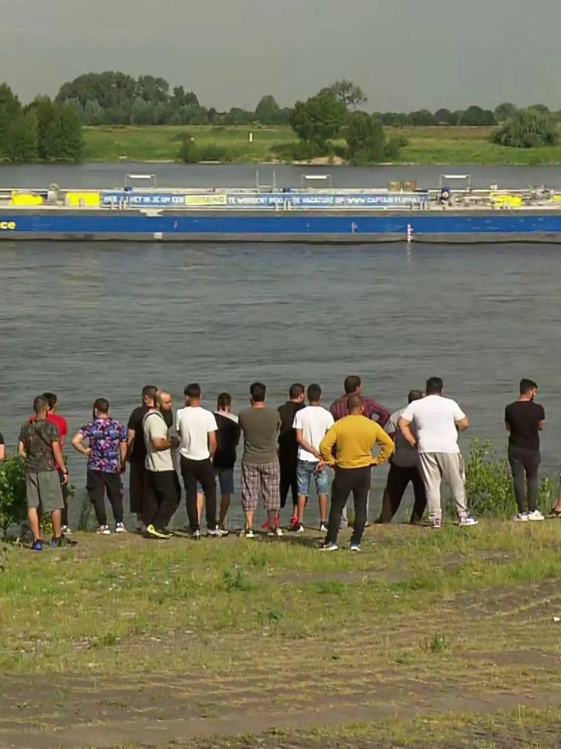 Angehörige der verunglückten Mädchen hoffen auf ein Wunder.