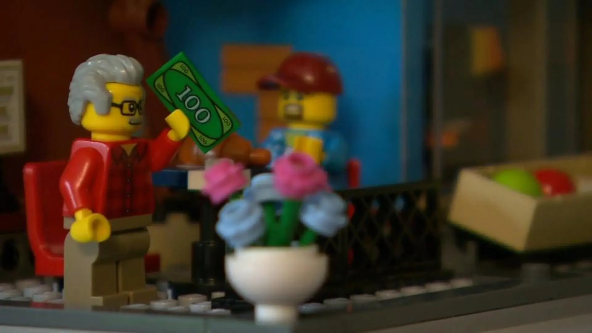 Sammlerstücke: So wertvoll sind Sneaker, Lego & Co. RTL-Reporterin testet Geldanlage