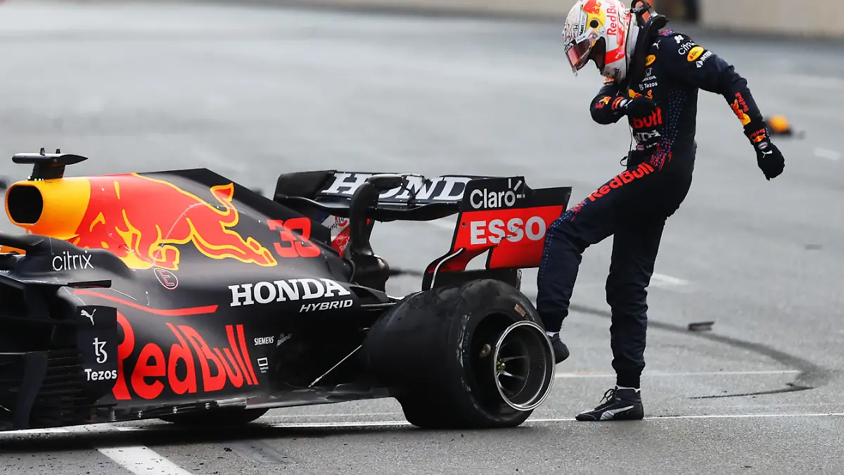 BAKU, AZERBAIJAN - JUNE 06:Max Verstappen of Netherlands and Red Bull Racing kicks his tyre as he reacts after crashing during the F1 Grand Prix of Azerbaijan at Baku City Circuit on June 06, 2021 in Baku, Azerbaijan. (Photo by Clive Rose/Getty Images)
