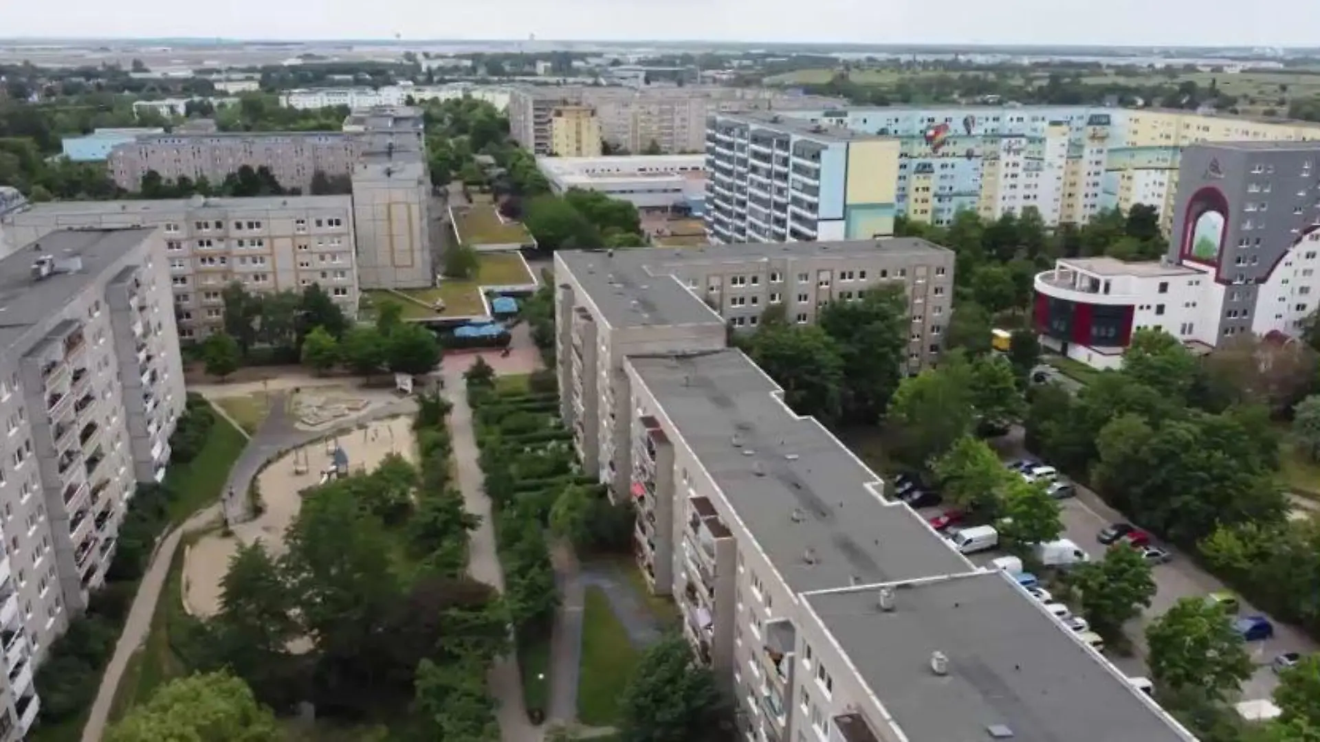 Kosmosviertel in Berlin von oben. 27 Prozent leben von Transferleistungen