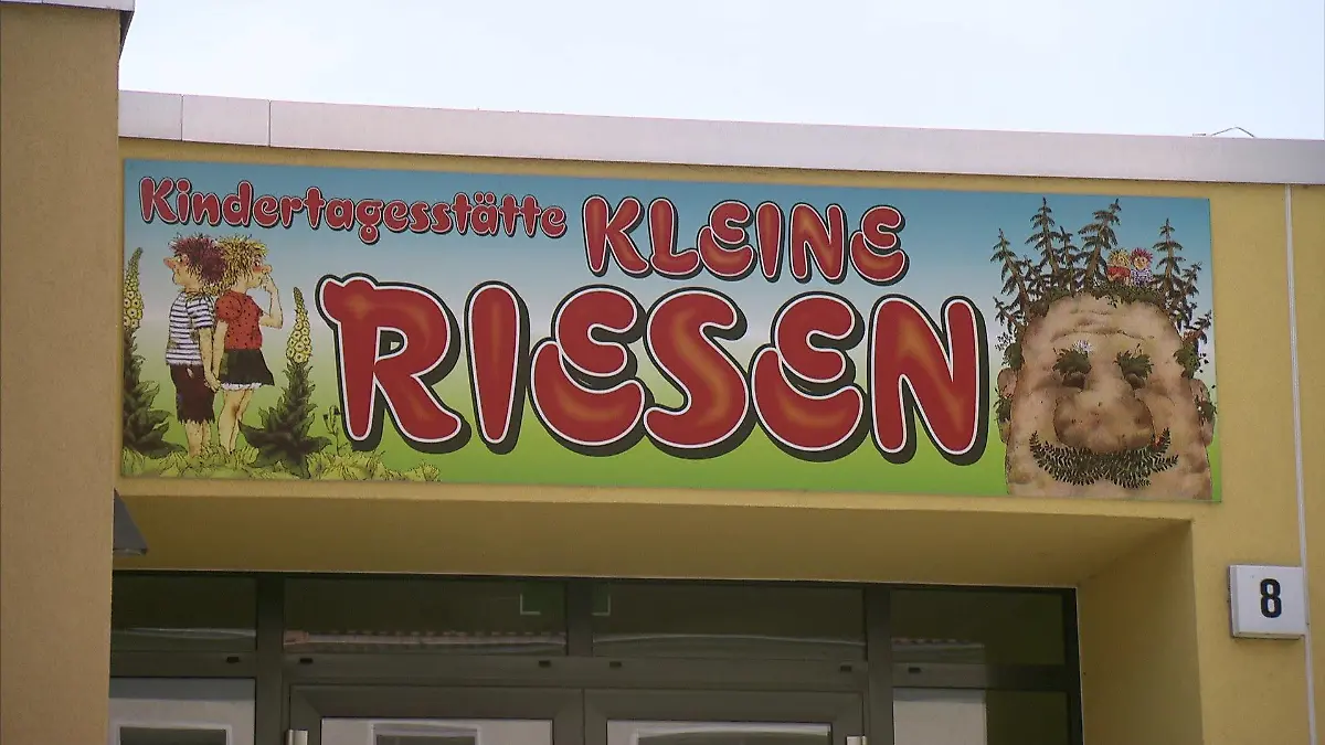 Die Kita "Kleine Riesen" in Teutschenthal musste wegen des Alkohol-Skandals zwischenzeitlich dicht machen. Mittlerweile konnte der Betrieb wieder aufgenommen werden, die Leitern zog Konsequenzen und trat zurück - aus persönlichen Gründen.