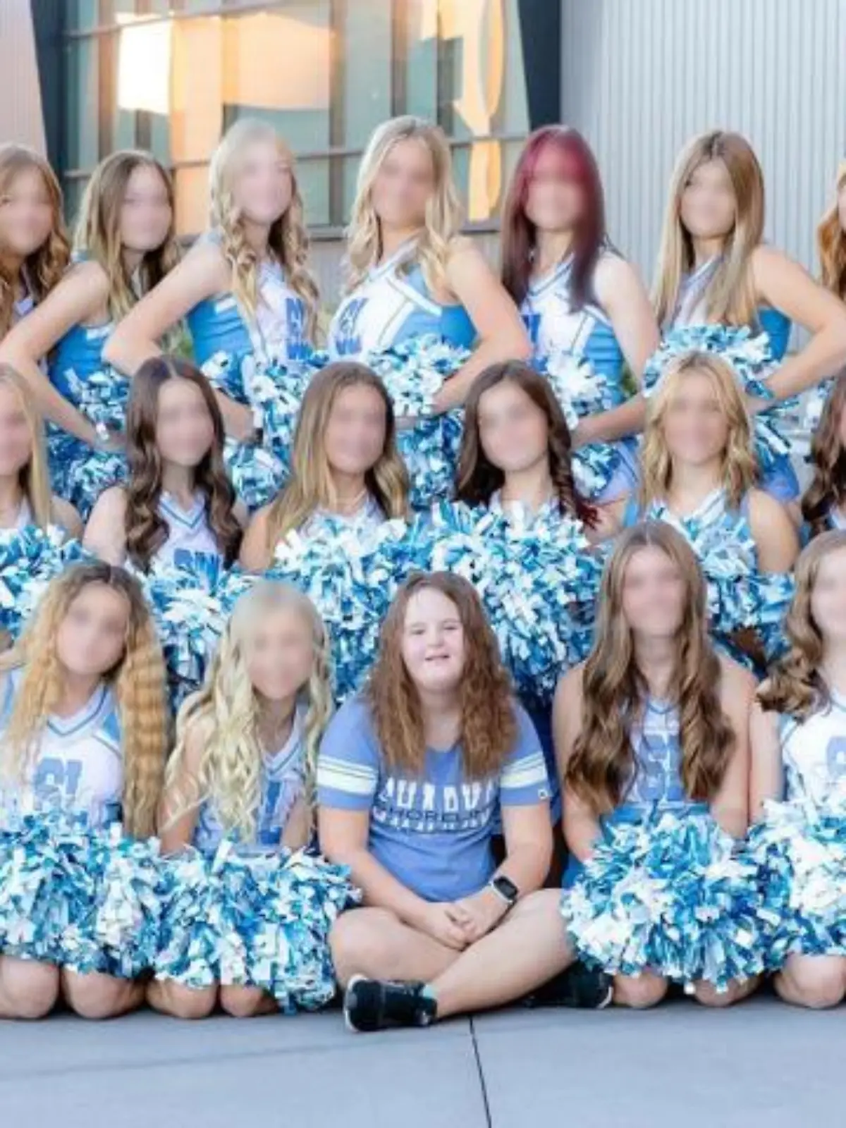Eine High School aus dem amerikanischen Utah hat den Zorn der Internetgemeinde auf sich gezogen, nachdem sie ein Mädchen mit Down Syndrom vom Jahresbuchfoto ausgeschlossen hatte.