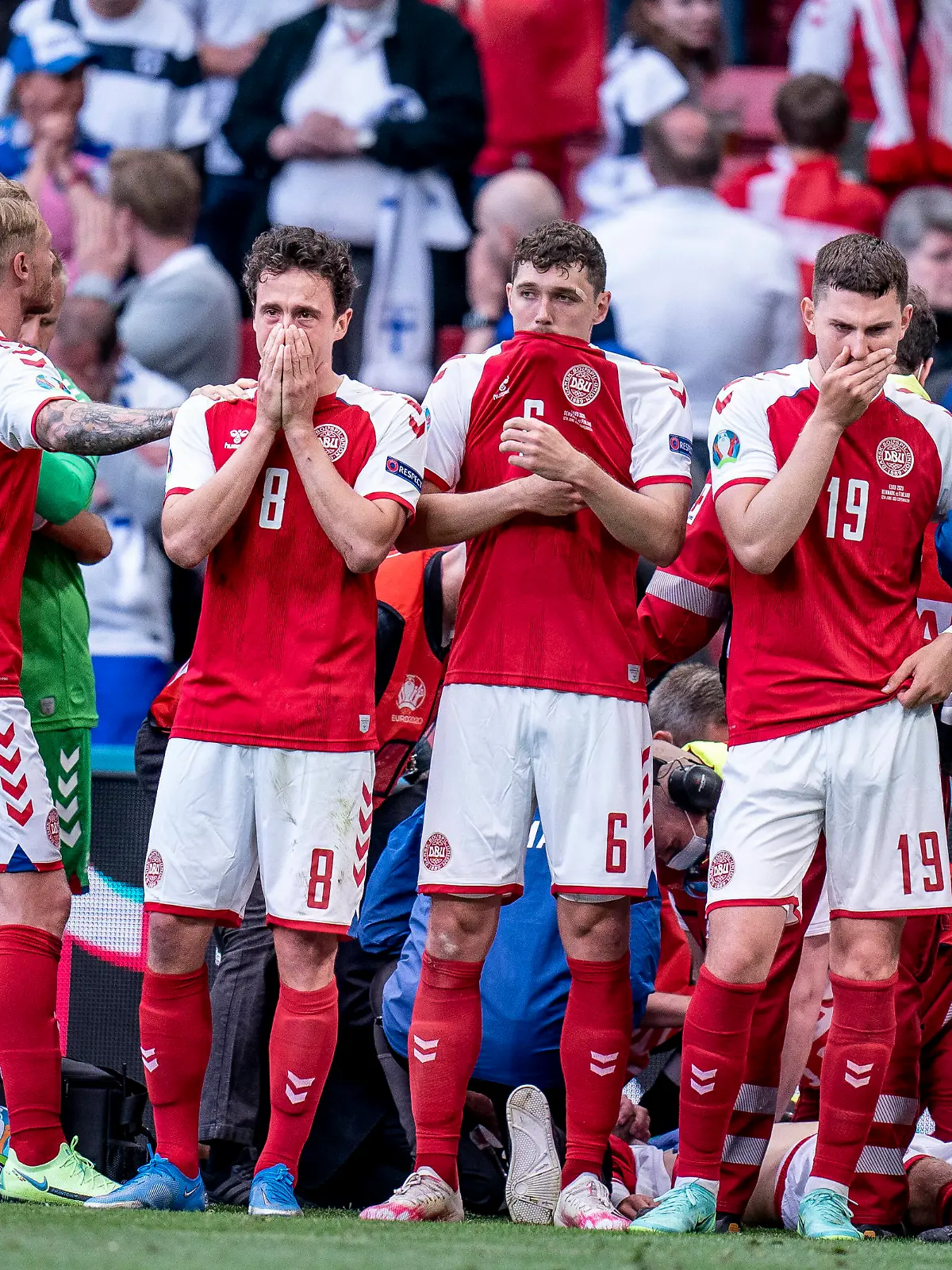 Christian Eriksen ligger i graesset under EM landskampen mellem Danmark-Finland i Parken, Koebenhavn loerdag den 12. juni 2021. , Copenhagen Denmark *** Christian Eriksen lies in the grass during the European Championship international match between Denmark Finland in the Park, Copenhagen Saturday 12 June 2021, Copenhagen Denmark PUBLICATIONxINxGERxSUIxAUTxONLY Copyright: Ritzau/Scanpix LiselottexSabroex COP101 spdk20210612-192830-L 