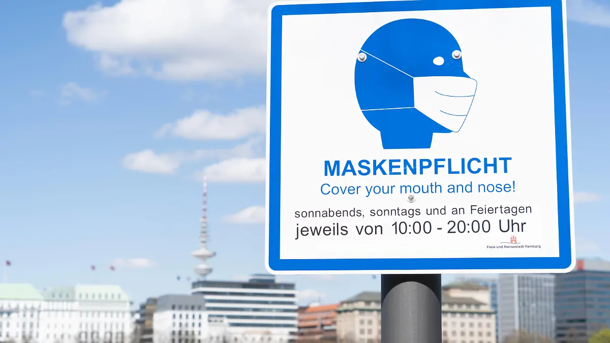 Schild Maskenpflicht an der Hamburger BinnenalsterSchild Maskenpflicht an der Hamburger Binnenalster, Hamburg Hamburg Deutschland Binnenalster *** sign mask obligation at the Hamburg Binnenalster sign mask obligation at the Hamburg Binnenalster, Hamburg Hamburg Germany Binnenalster