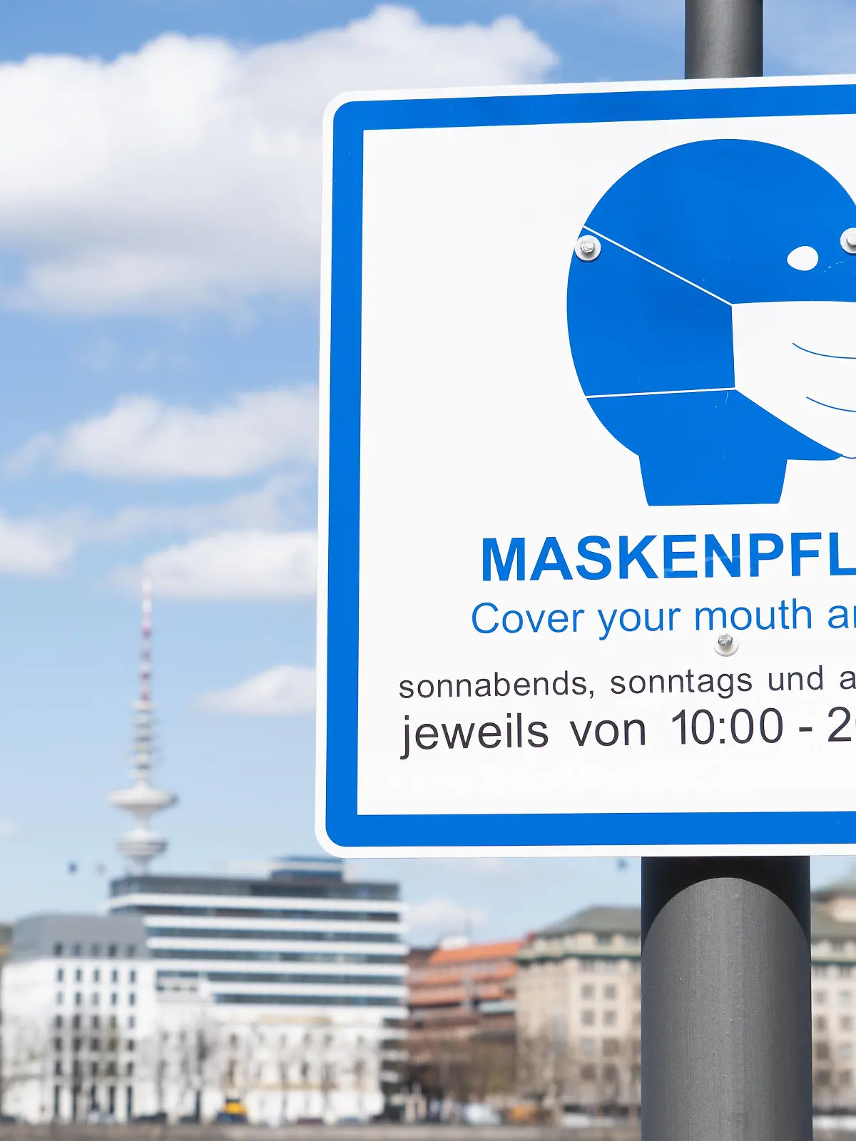Schild Maskenpflicht an der Hamburger BinnenalsterSchild Maskenpflicht an der Hamburger Binnenalster, Hamburg Hamburg Deutschland Binnenalster *** sign mask obligation at the Hamburg Binnenalster sign mask obligation at the Hamburg Binnenalster, Hamburg Hamburg Germany Binnenalster 